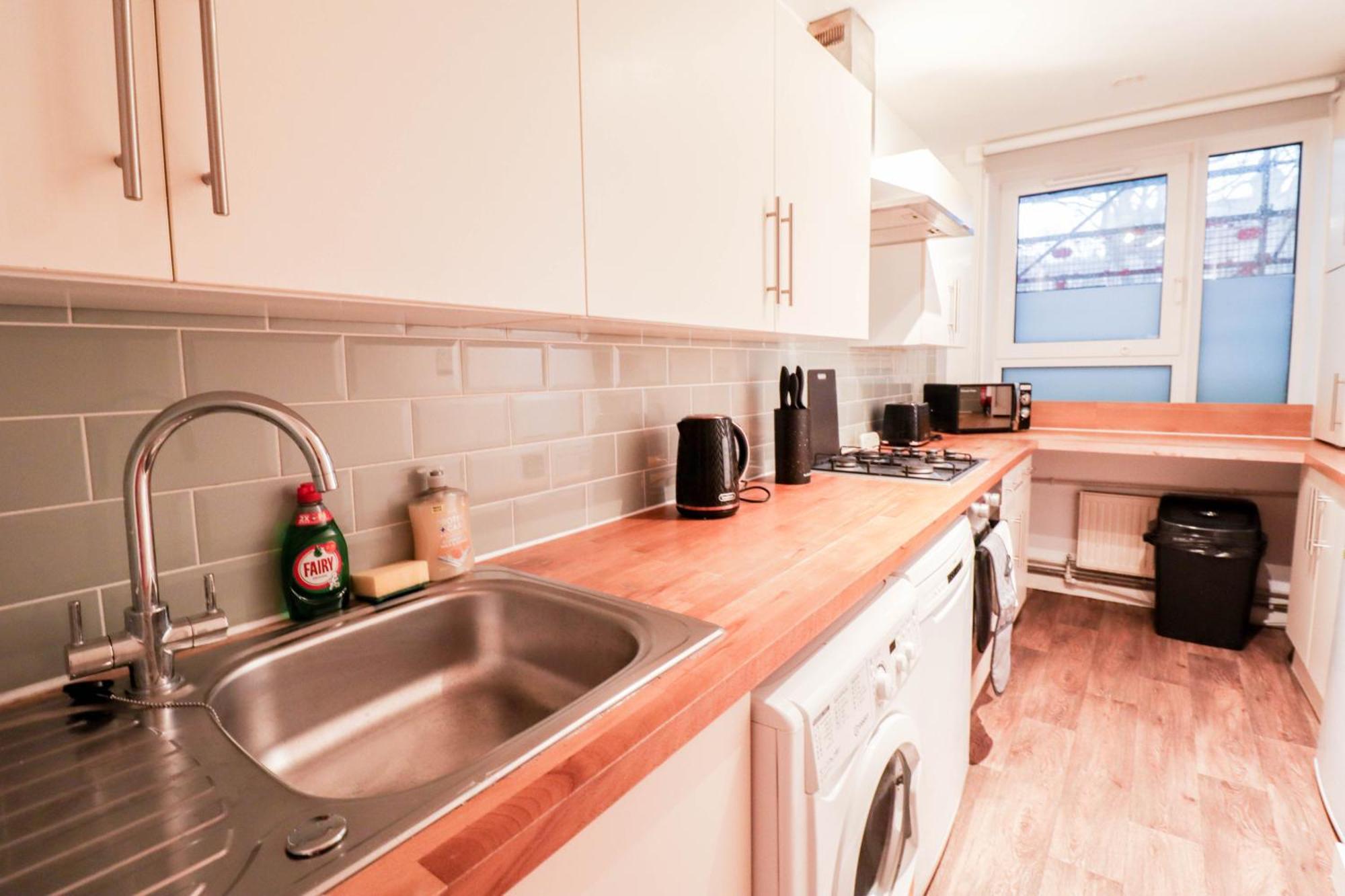 Well-Presented 3-Bedroom Flat! Great Location! Apartment