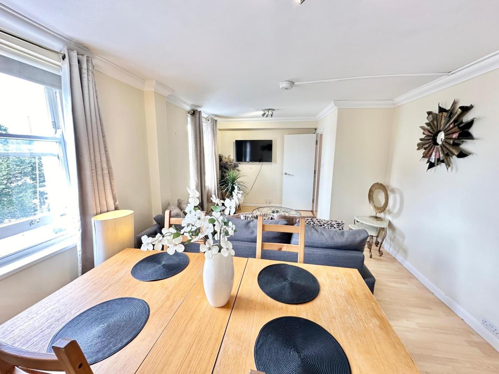 Beautiful Family Near Apartment London