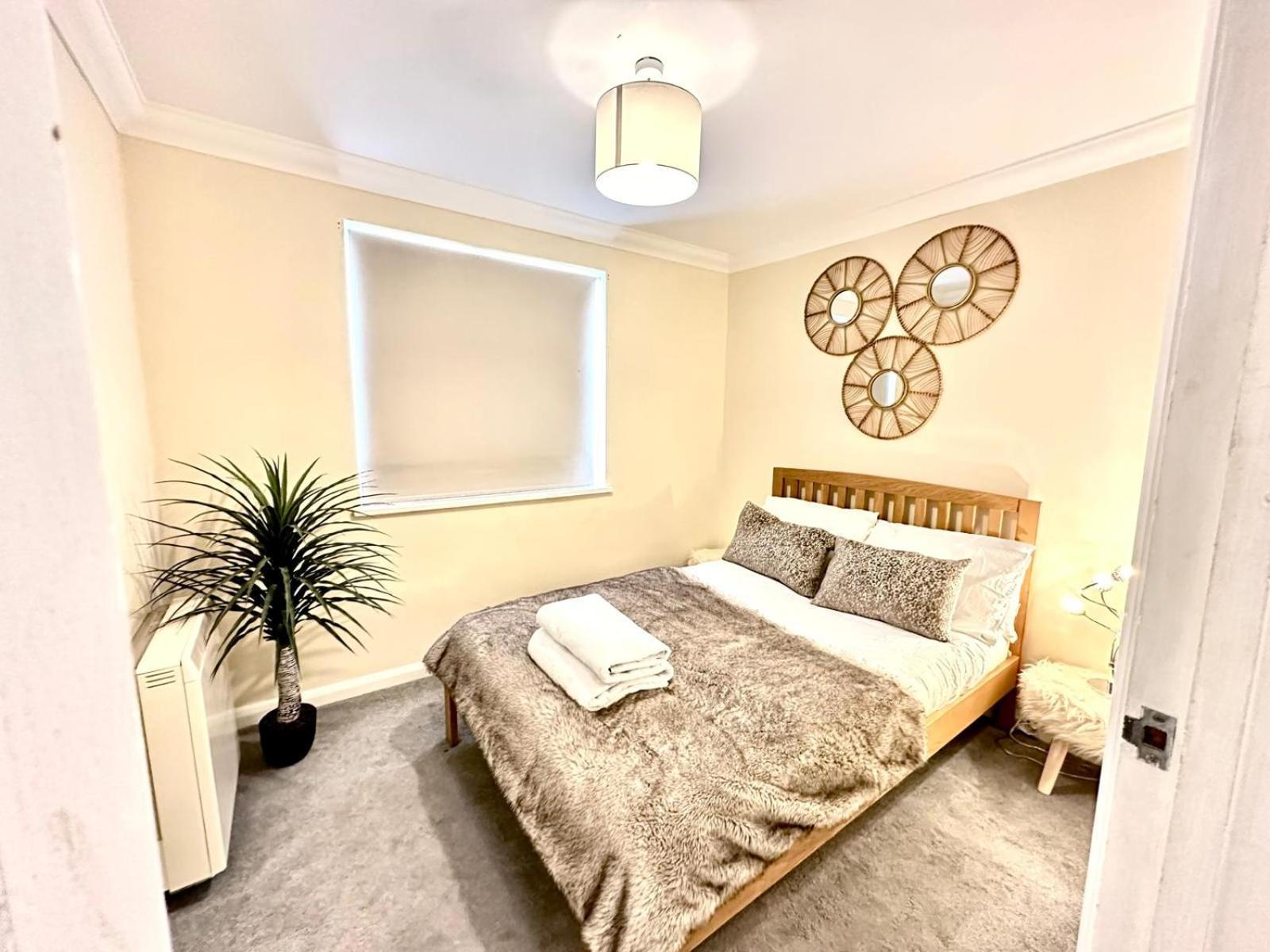Beautiful Family Near * London
