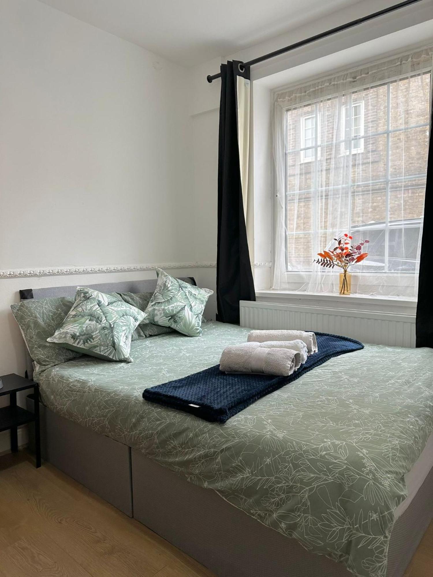 Lovely Spacious 2 Bedroom Flat In Bethnal Green, 3mins Away From Station * London