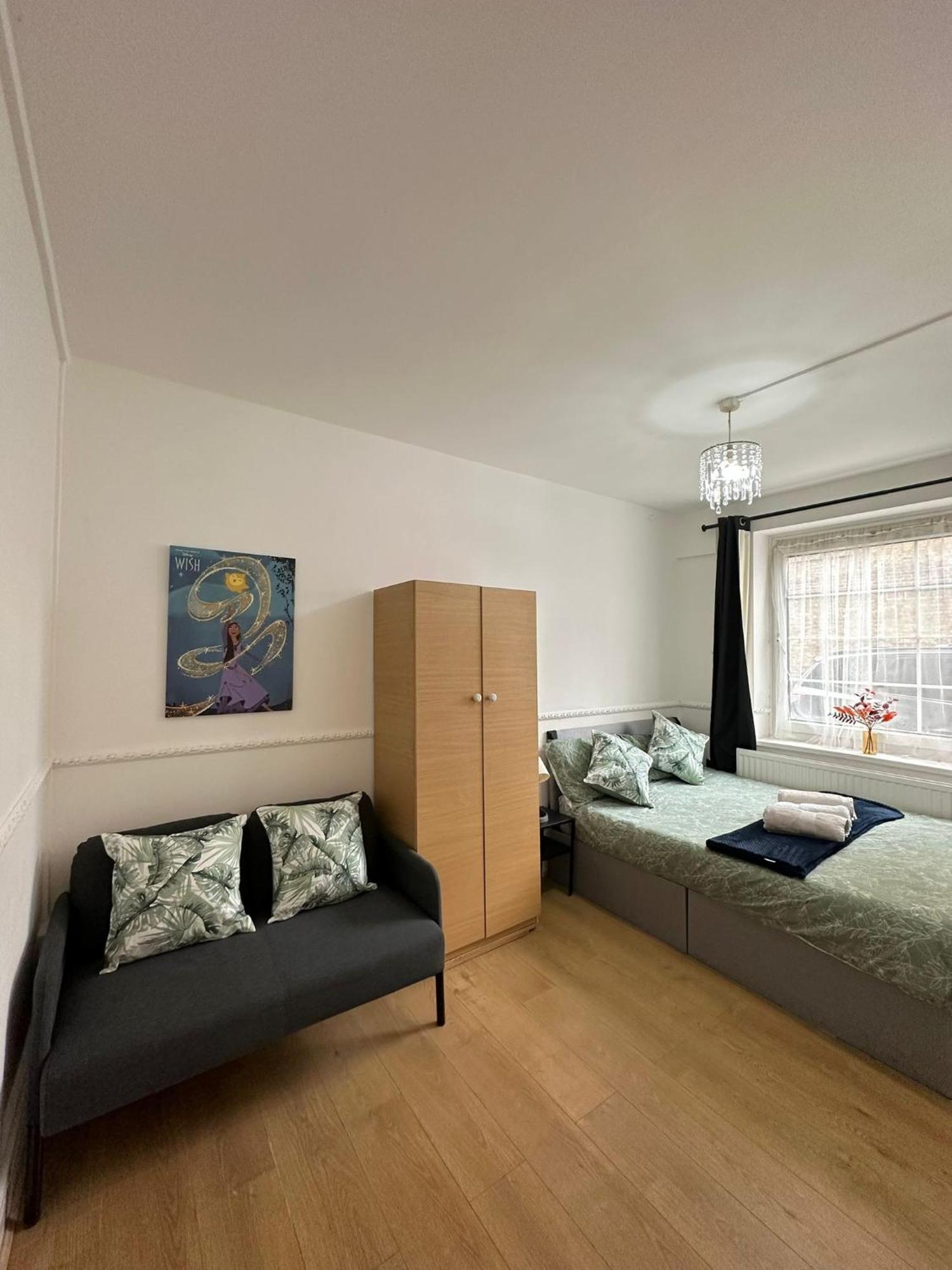 Lovely Spacious 2 Bedroom Flat In Bethnal Green, 3mins Away From Station Apartment London