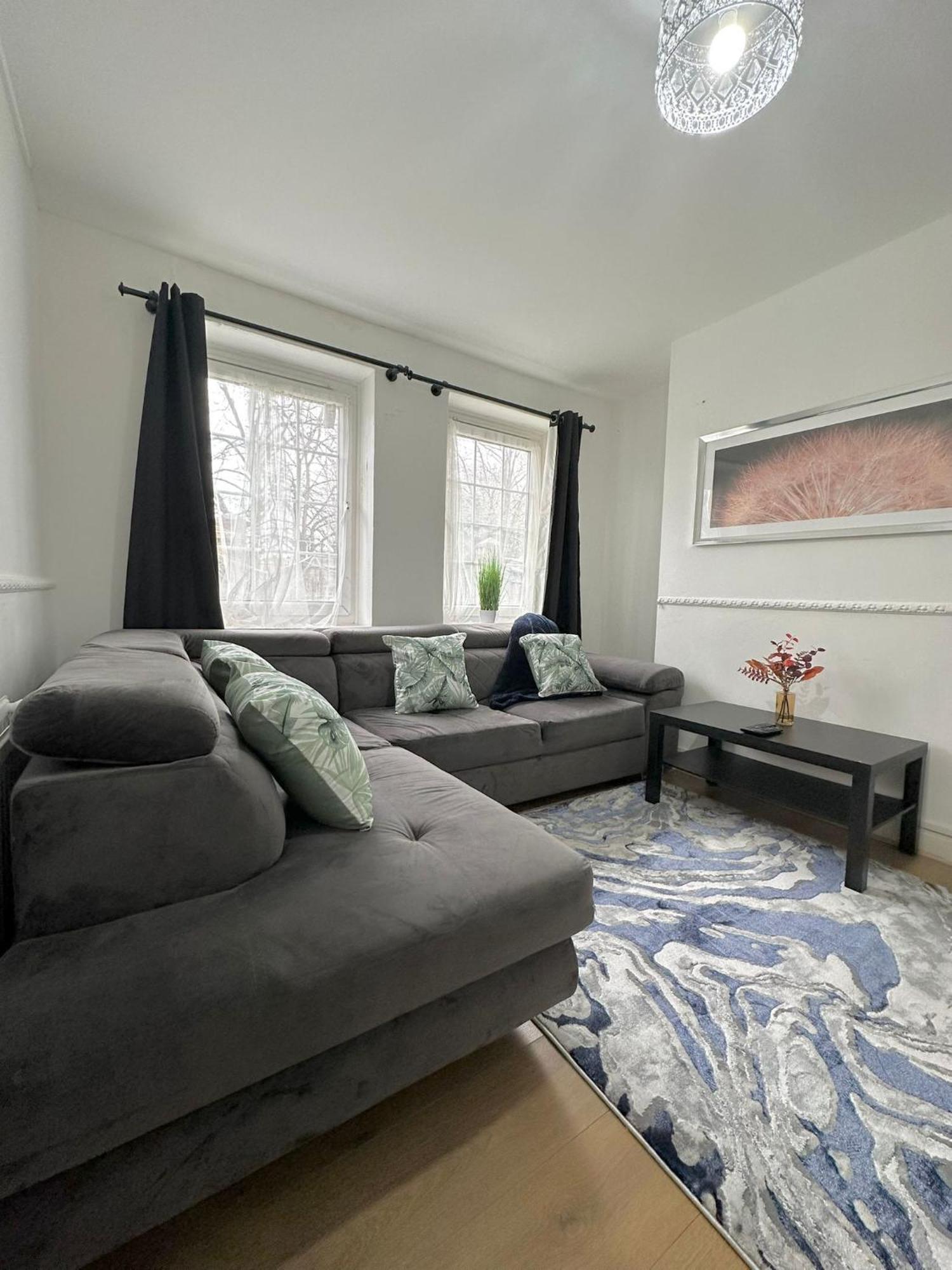 Lovely Spacious 2 Bedroom Flat In Bethnal Green, 3mins Away From Station
