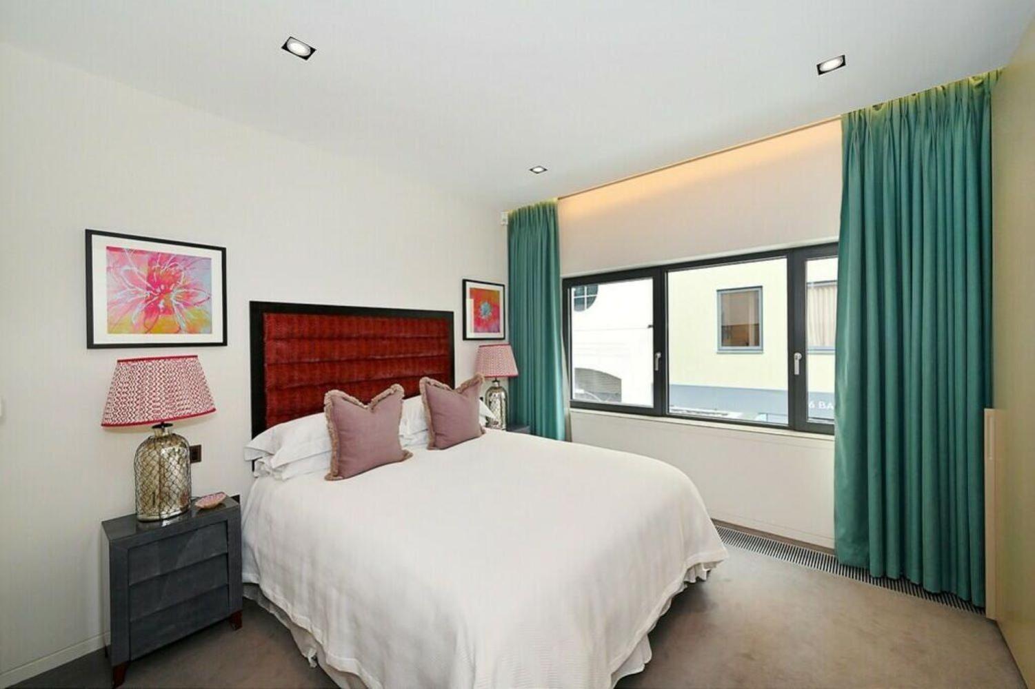 4 Million Pound Mayfair Parklane Large Luxury Sleeps 6 120sqm London