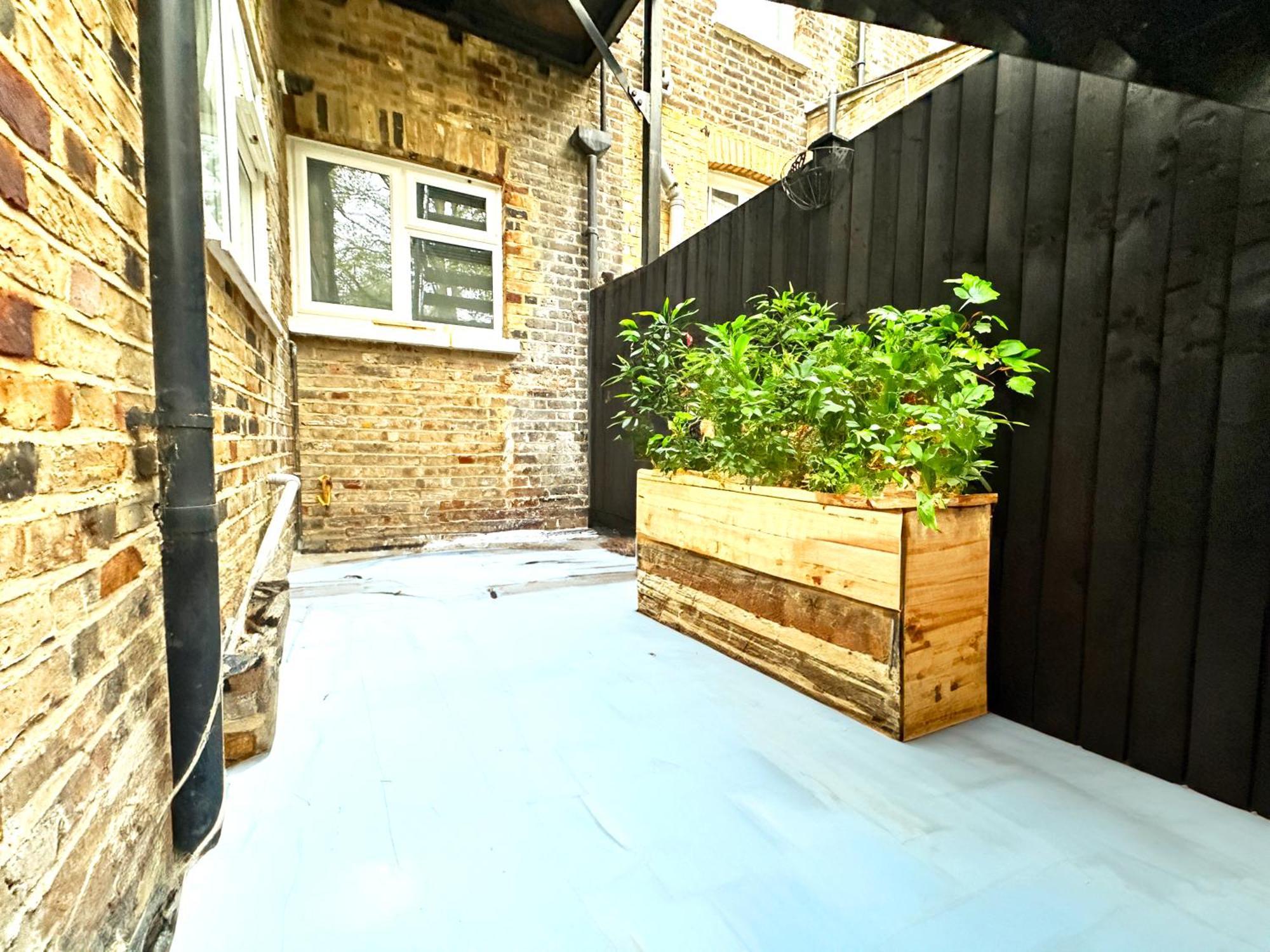 Stylish Kennington Near Tube With King Bed And Garden Apartment