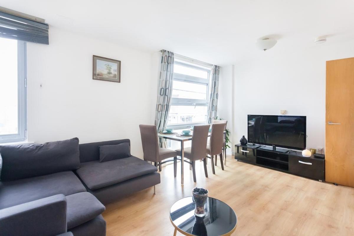 Cozy 2 Bedroom Near Tower Bridge Apartment