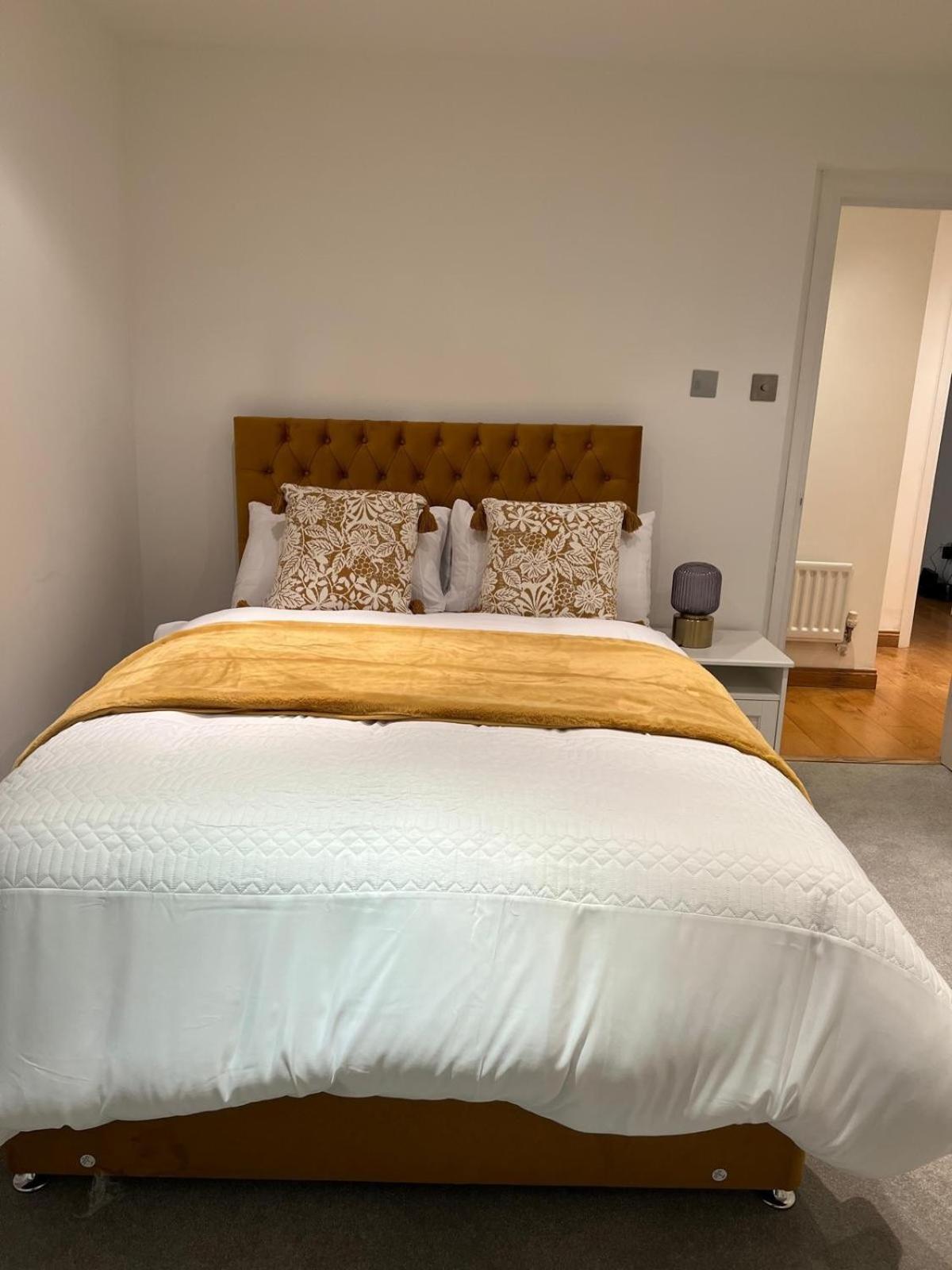 Luxurious 2 Bedroom Flat Britannia Village Leilighet