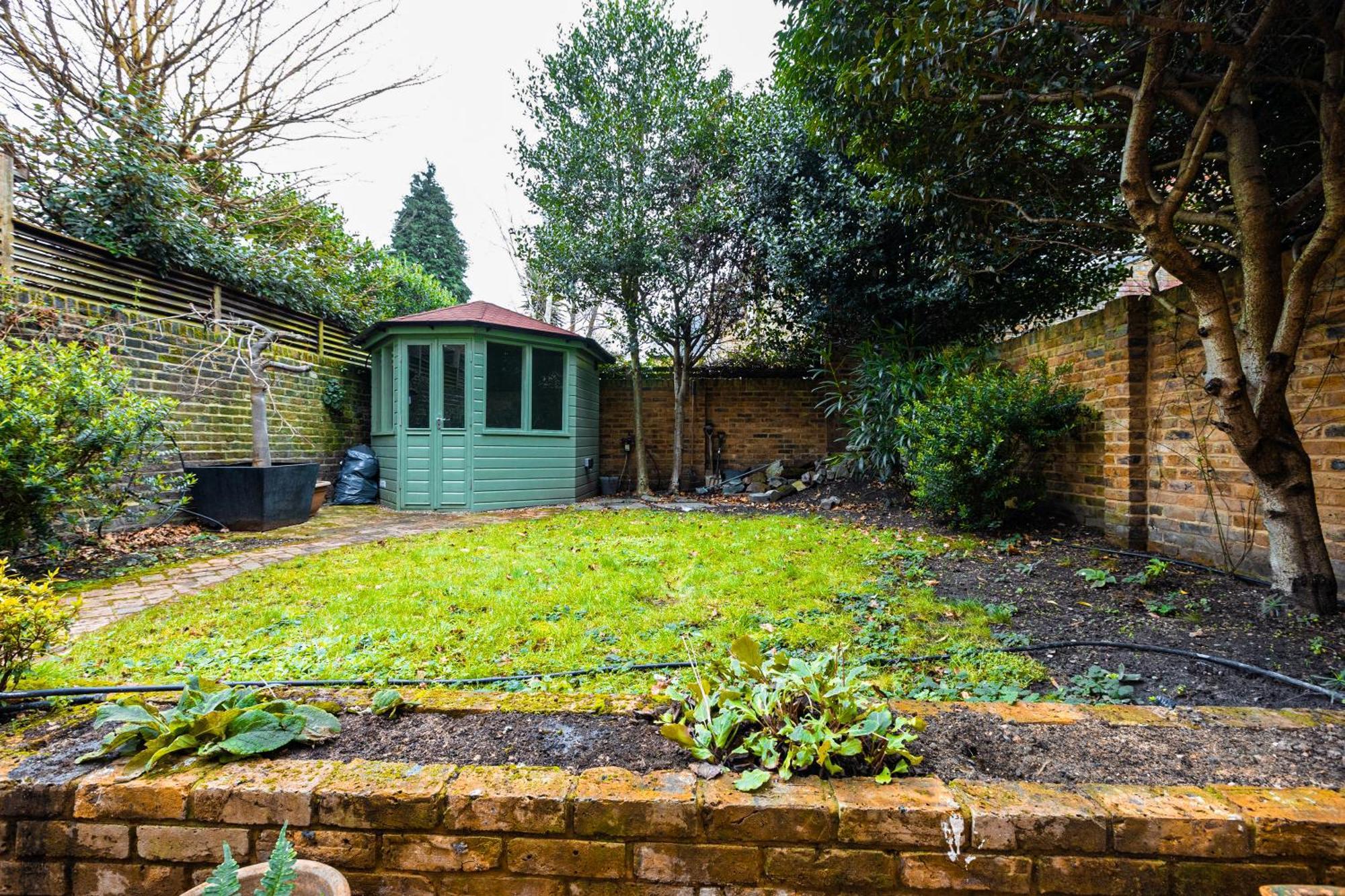 Apartment Charming 2br Flat W Garden, 10min Clapham South St