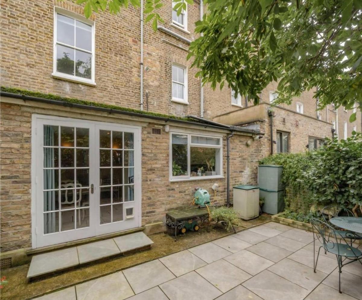 Spacious One Bedroom Flat *