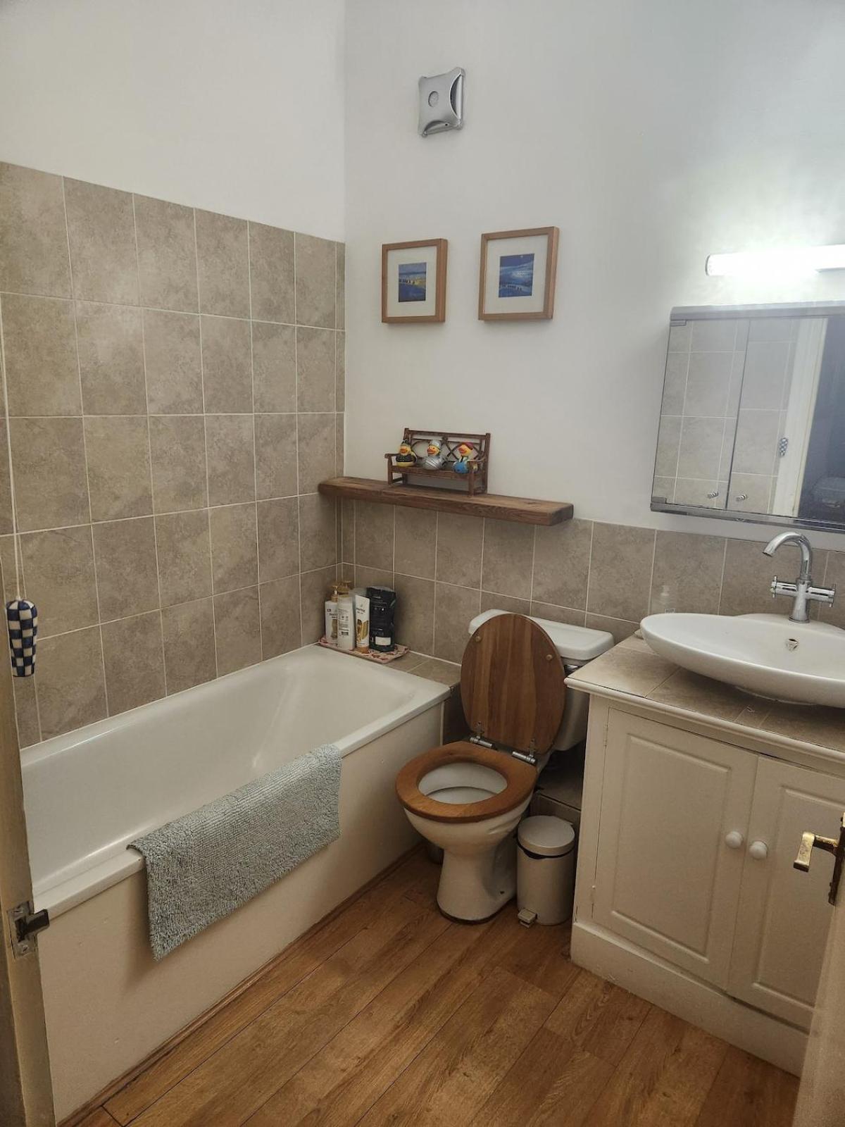 Apartment Spacious One Bedroom Flat