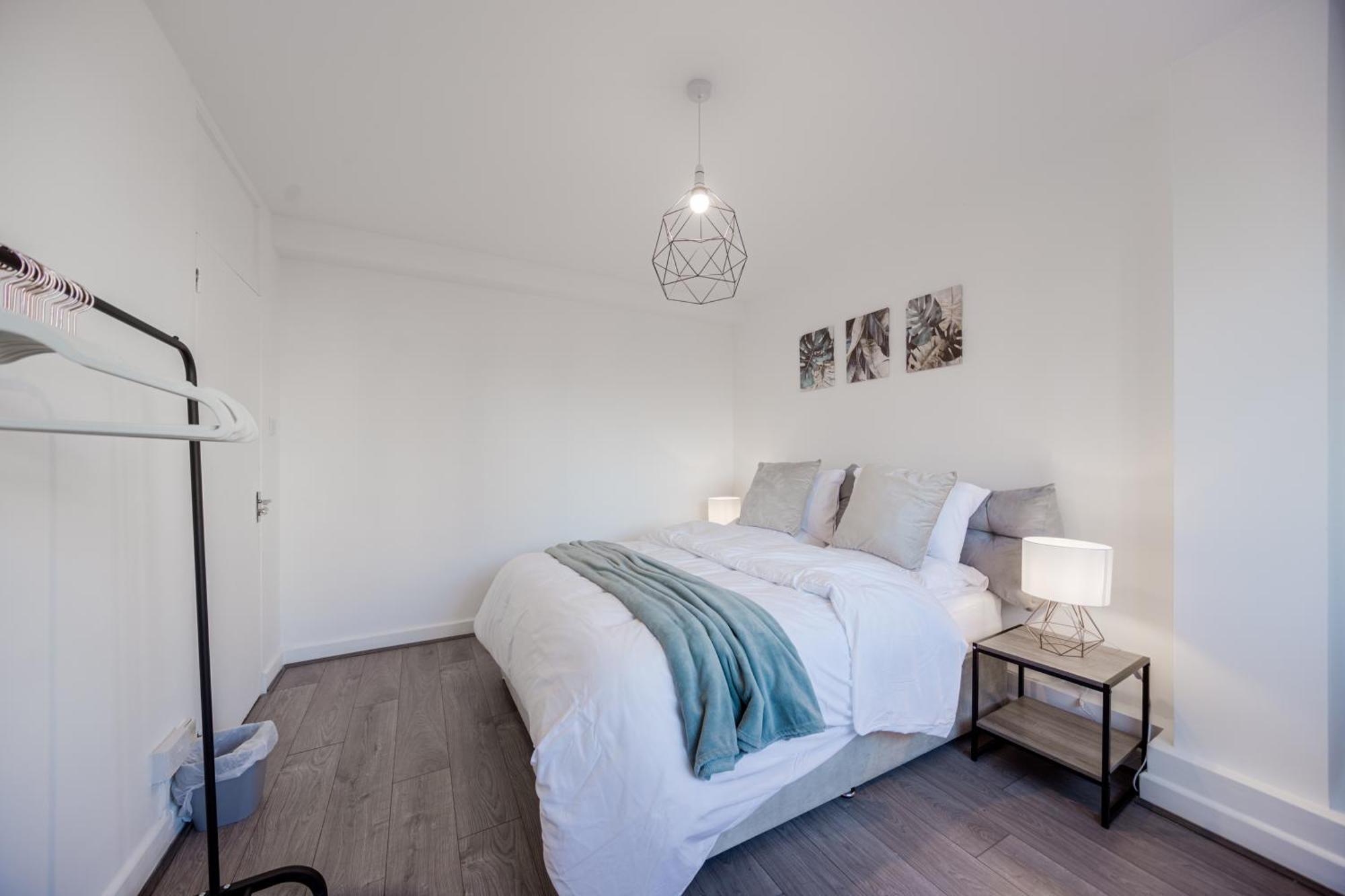 Apartment 3 Bedroom Flat In Greater London