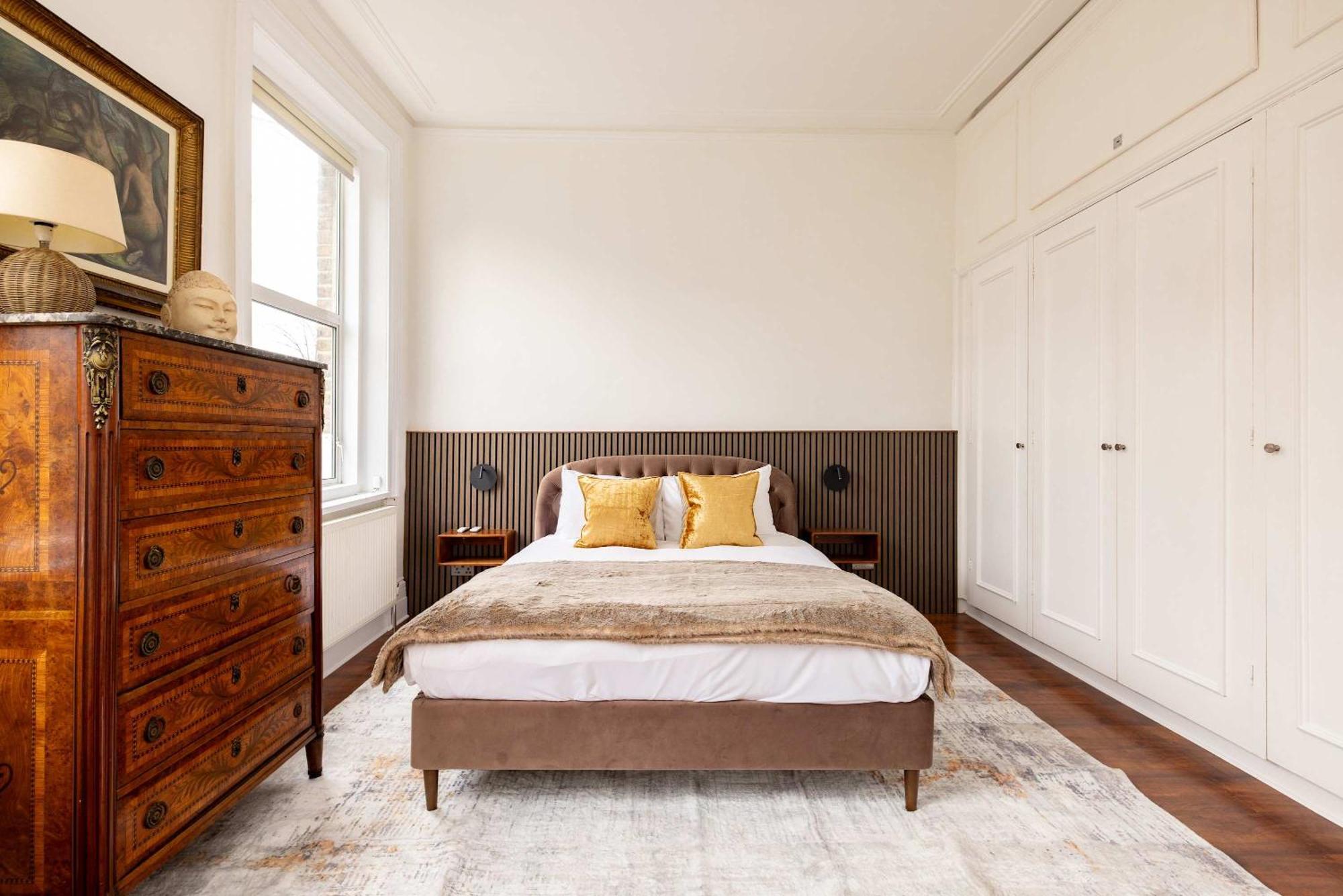 Light-filled 2-bedroom Chelsea Apartment