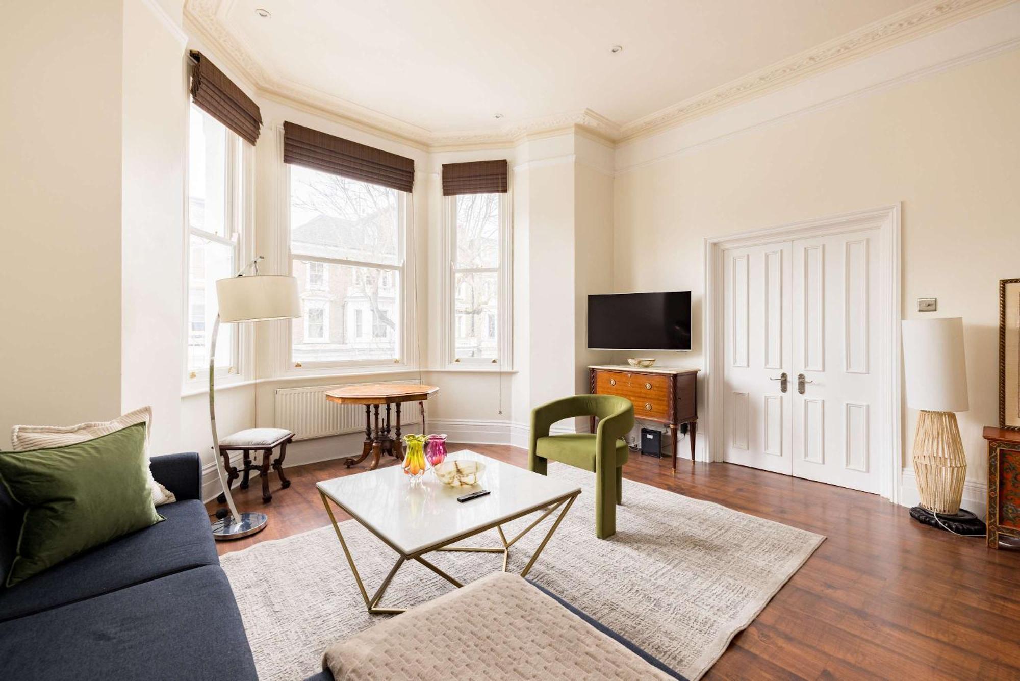 Light-filled 2-bedroom Chelsea Apartment London