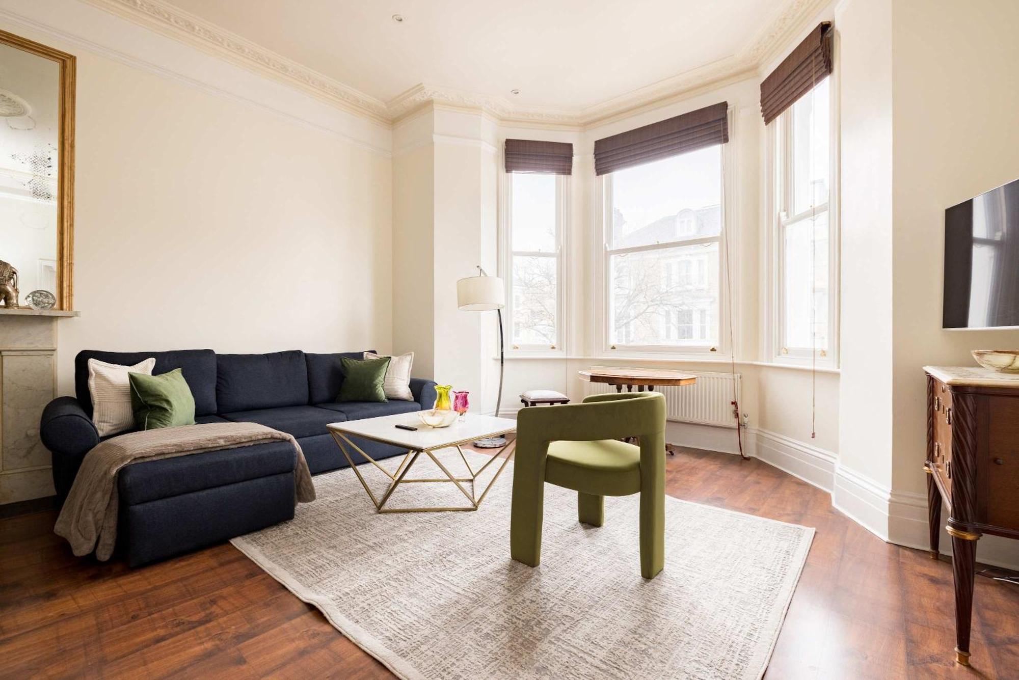 Light-filled 2-bedroom Chelsea