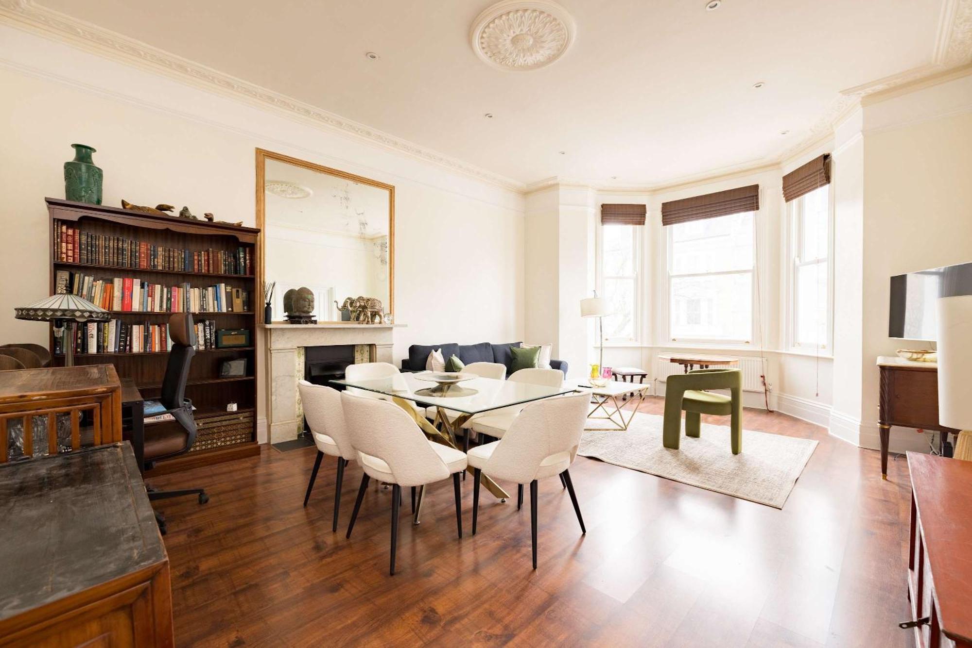 Light-filled 2-bedroom Chelsea * London