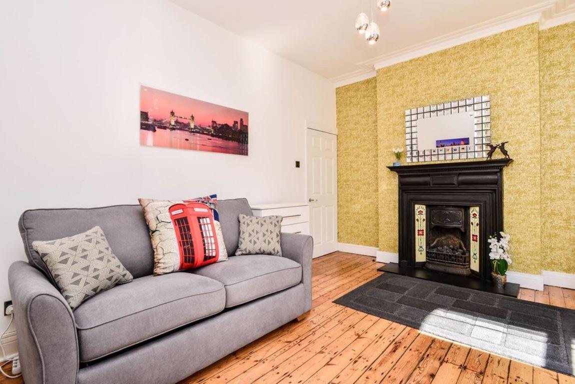 Apartment Gorgeous First Floor Near Station London