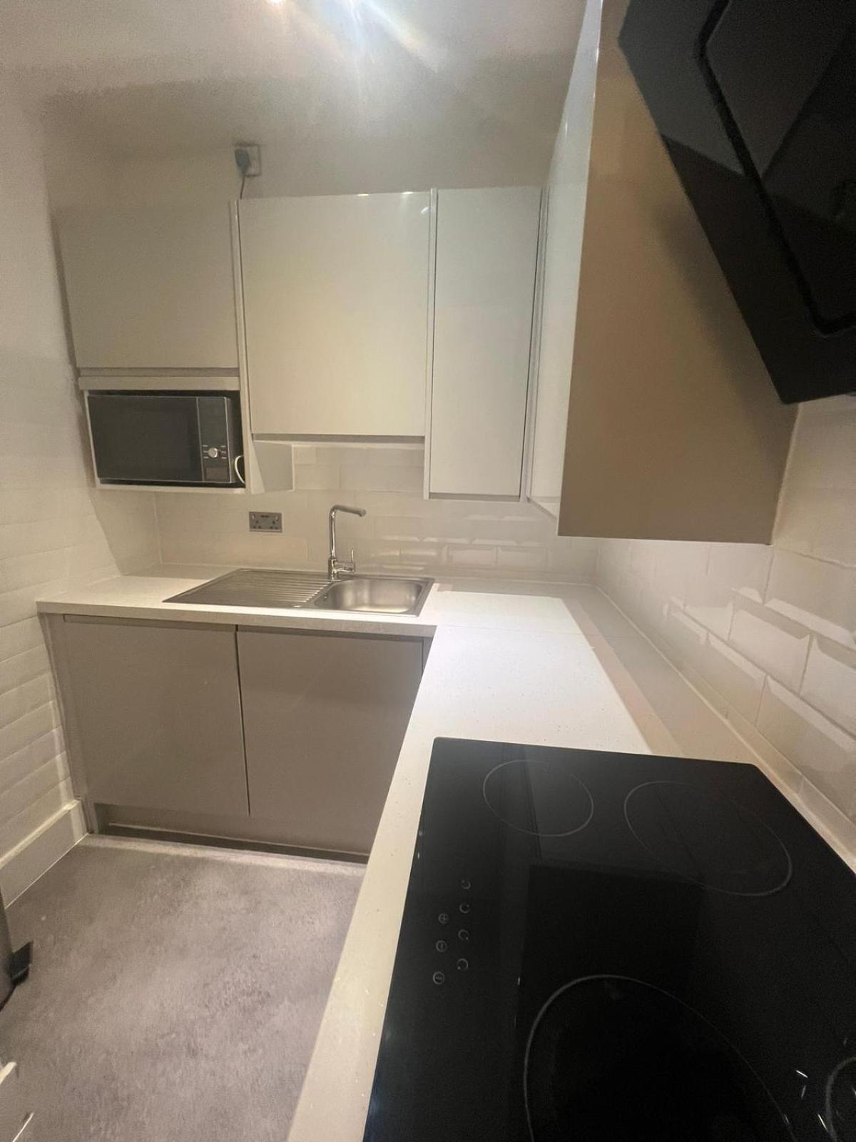 Gorgeous First Floor Near Station *