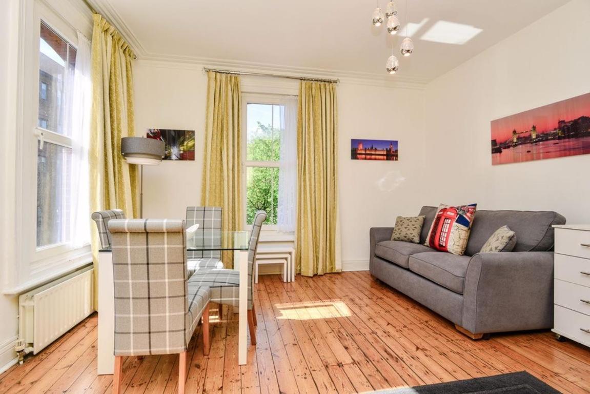 Gorgeous First Floor Near Station Apartment *