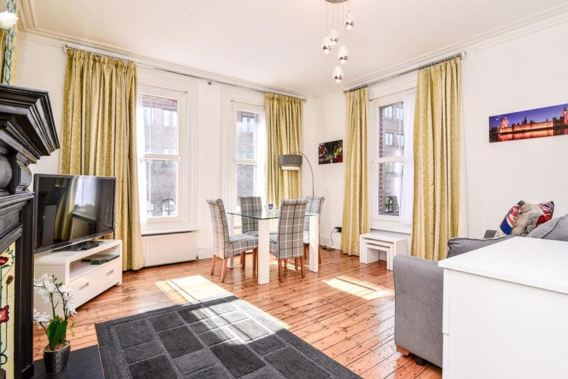 Gorgeous First Floor Near Station
