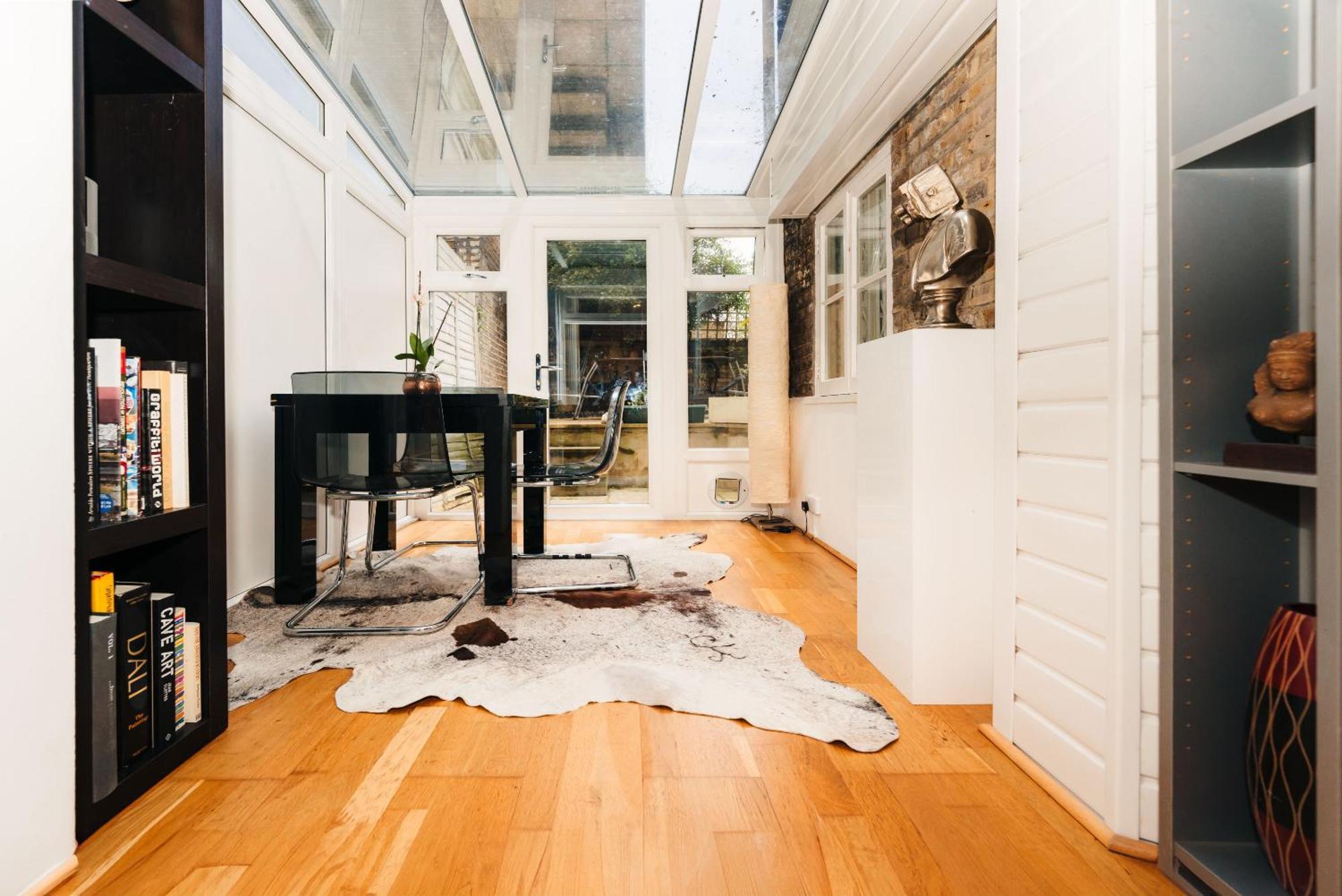 Holiday home 2 Bed Portobello Rd - Moments From Tube! *