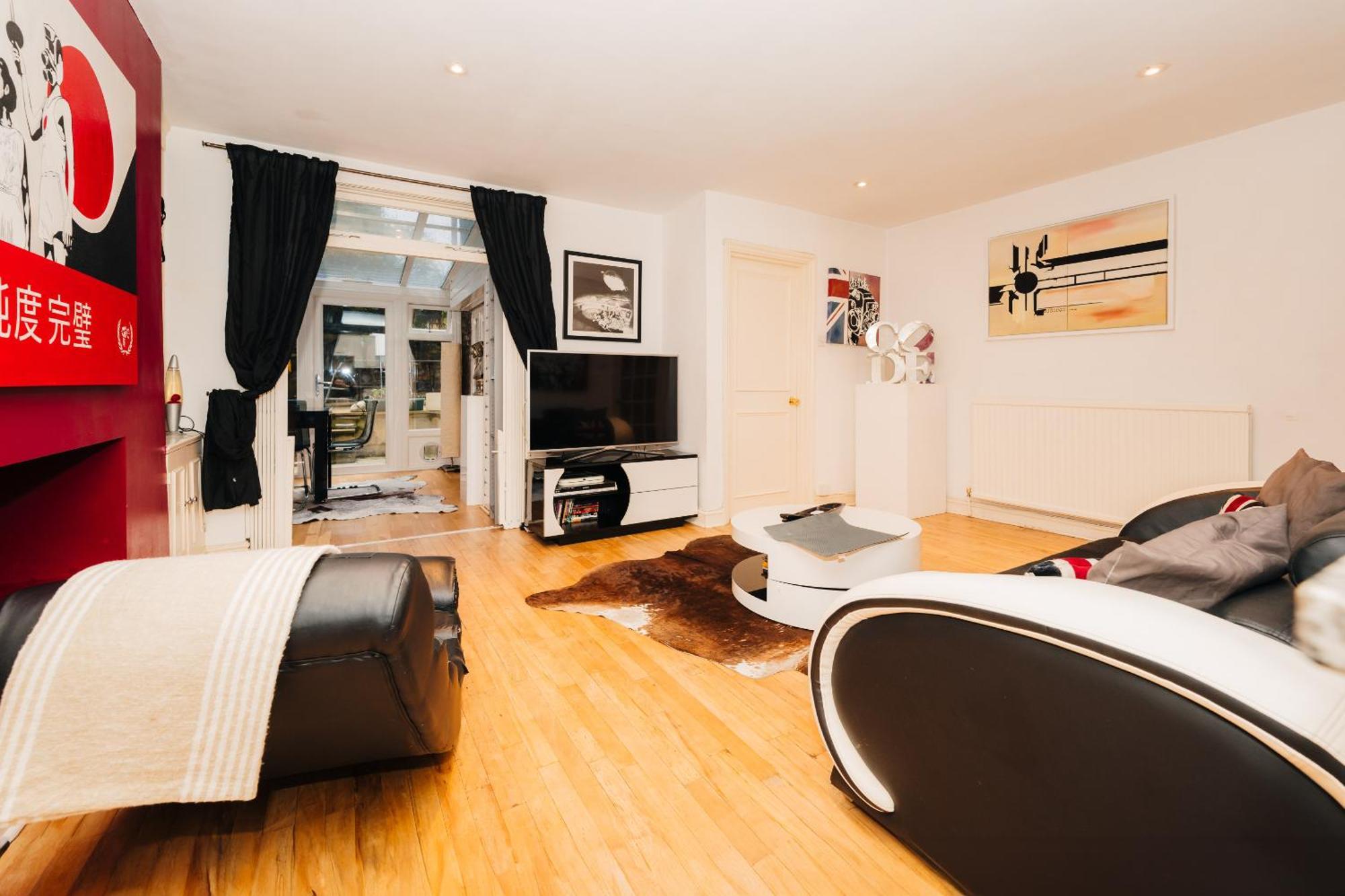 2 Bed Portobello Rd - Moments From Tube! Holiday home