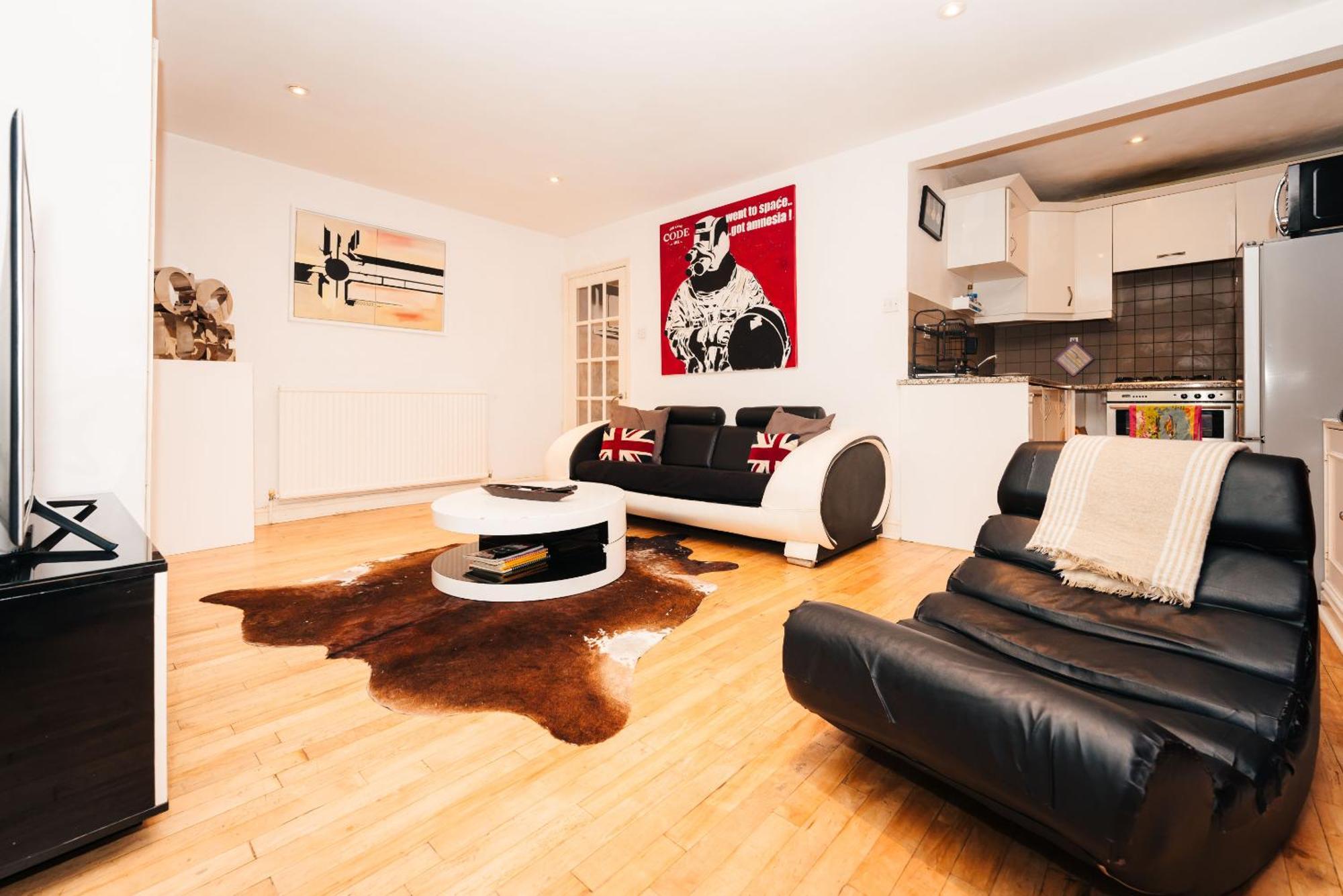 Holiday home 2 Bed Portobello Rd - Moments From Tube! *