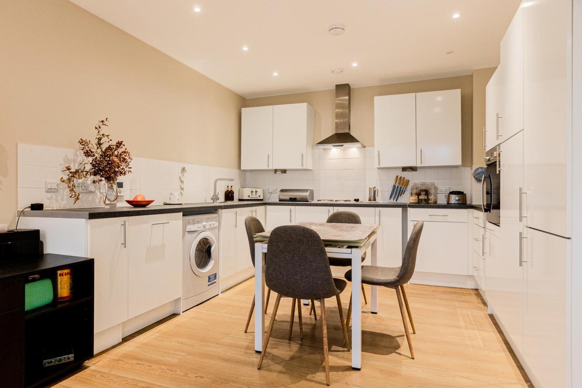 Appartement 1br Flat W Balcony, 10min Elephant&castle Londen