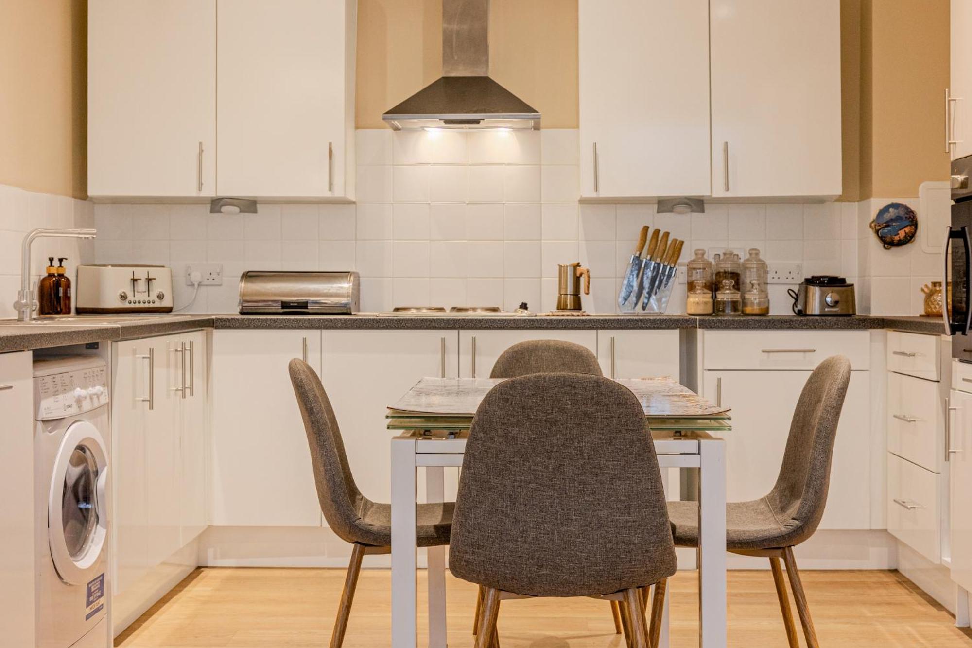 Appartement 1br Flat W Balcony, 10min Elephant&castle Londen