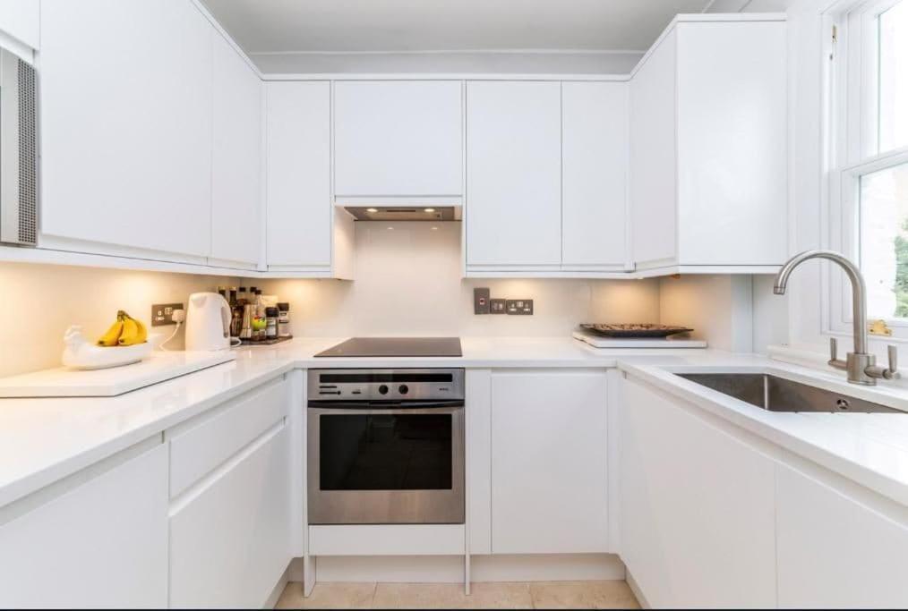 Stylish 2-bed In West - Extended Apartment