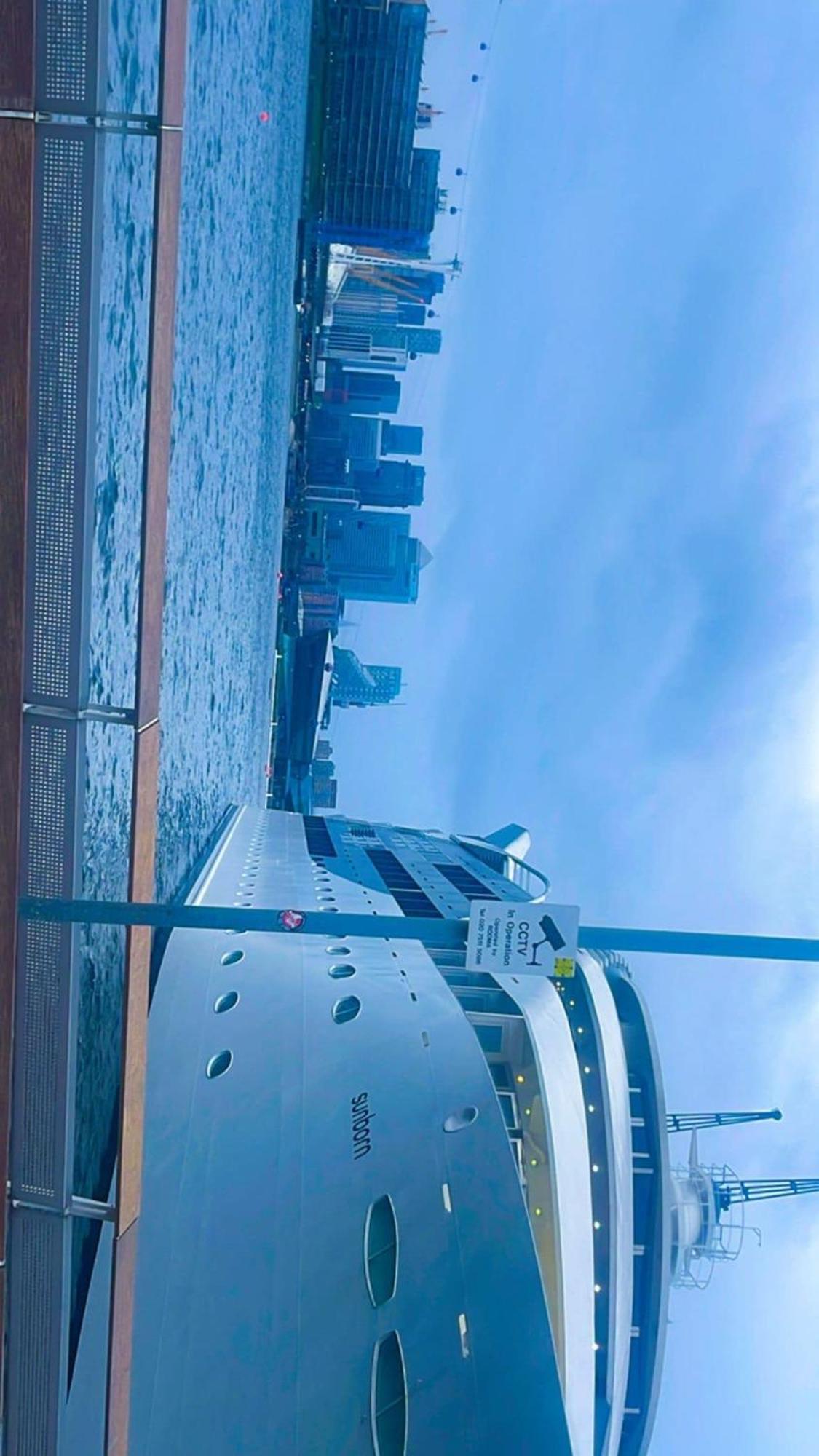 Luxury 1 Bedroom In Apartment *