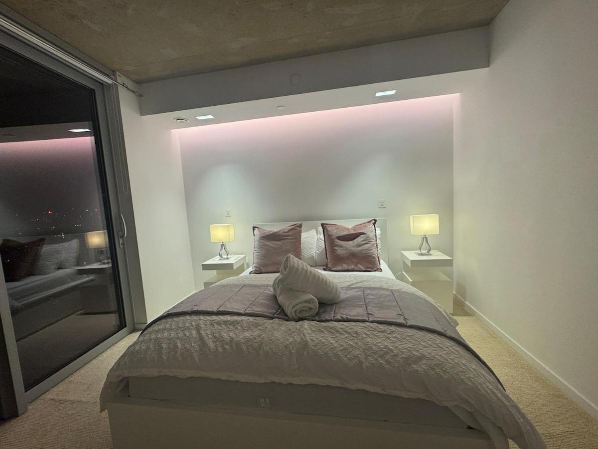 Luxury 1 Bedroom In *