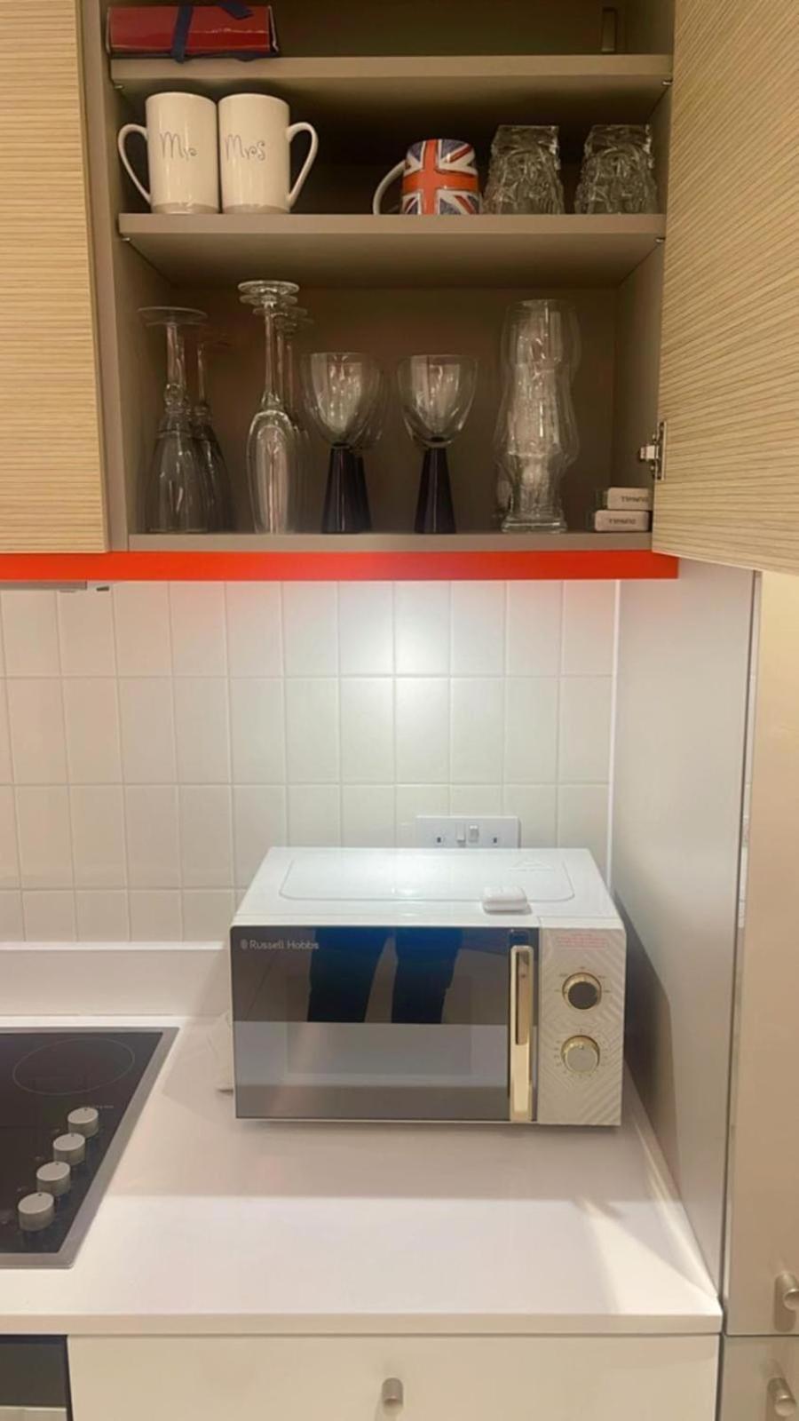 Luxury 1 Bedroom In Apartment *