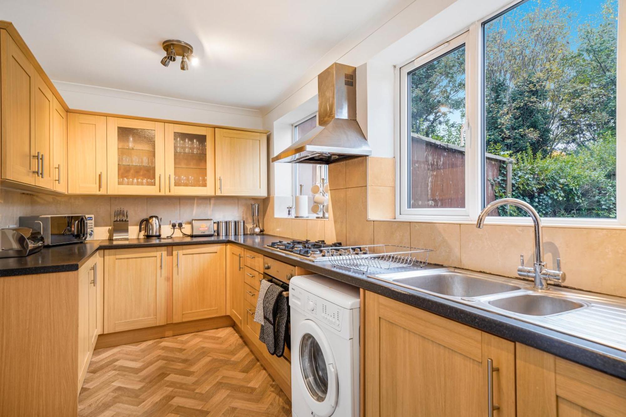 Boutique Shepherds Bush Abode-Garden-Sleeps 12