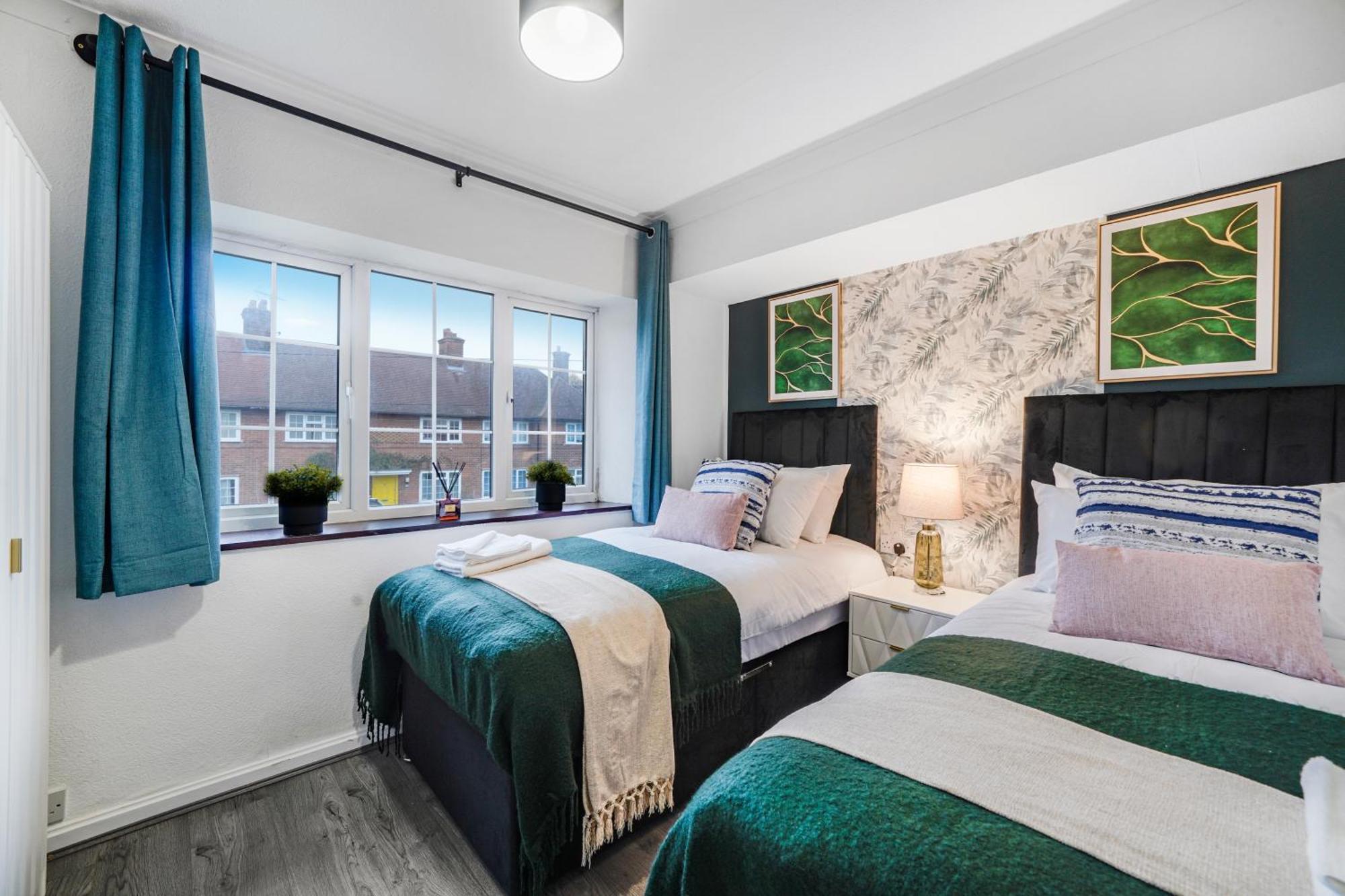 Boutique Shepherds Bush Abode-Garden-Sleeps 12