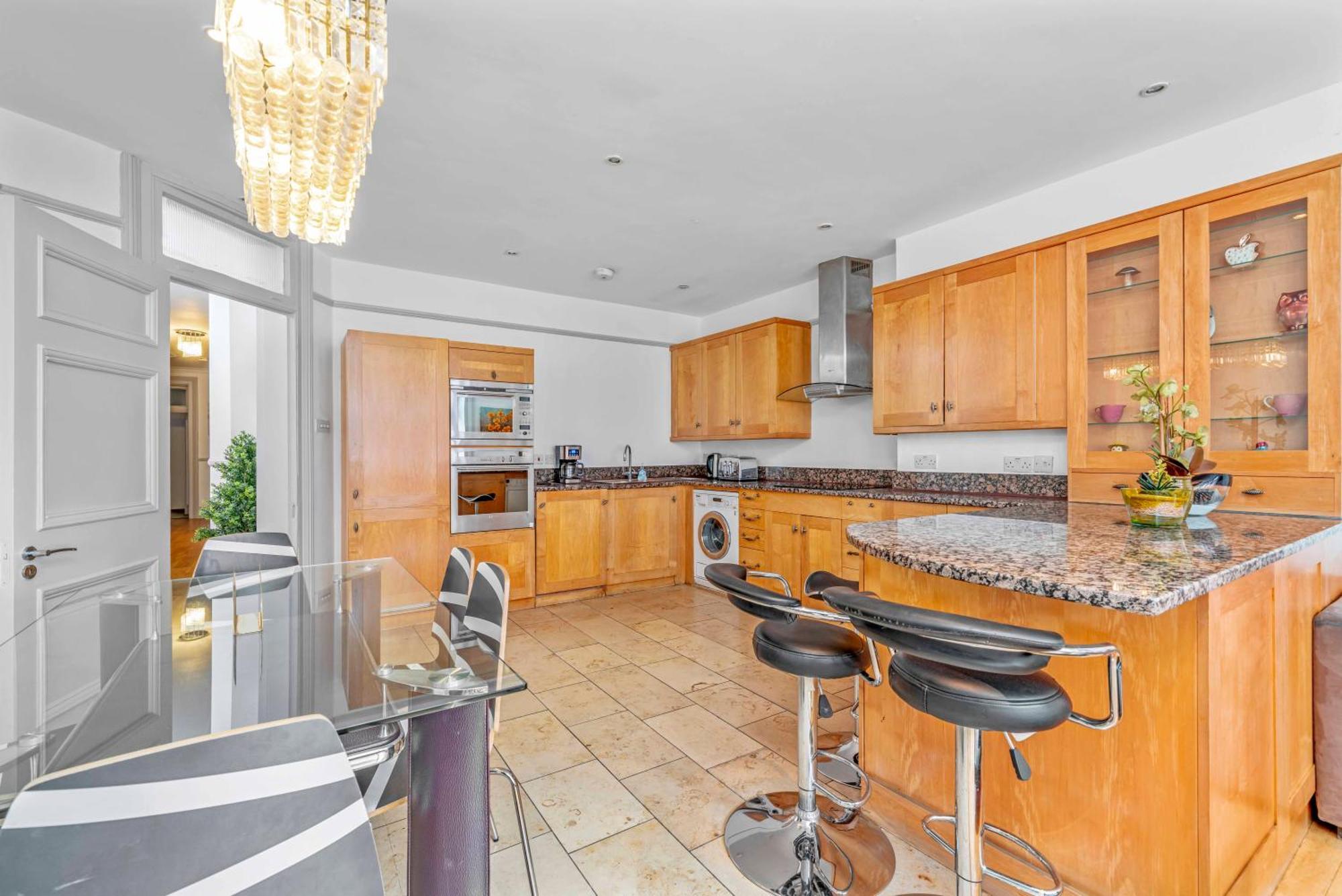 Brilliant 6 Bed Flat In Leilighet *