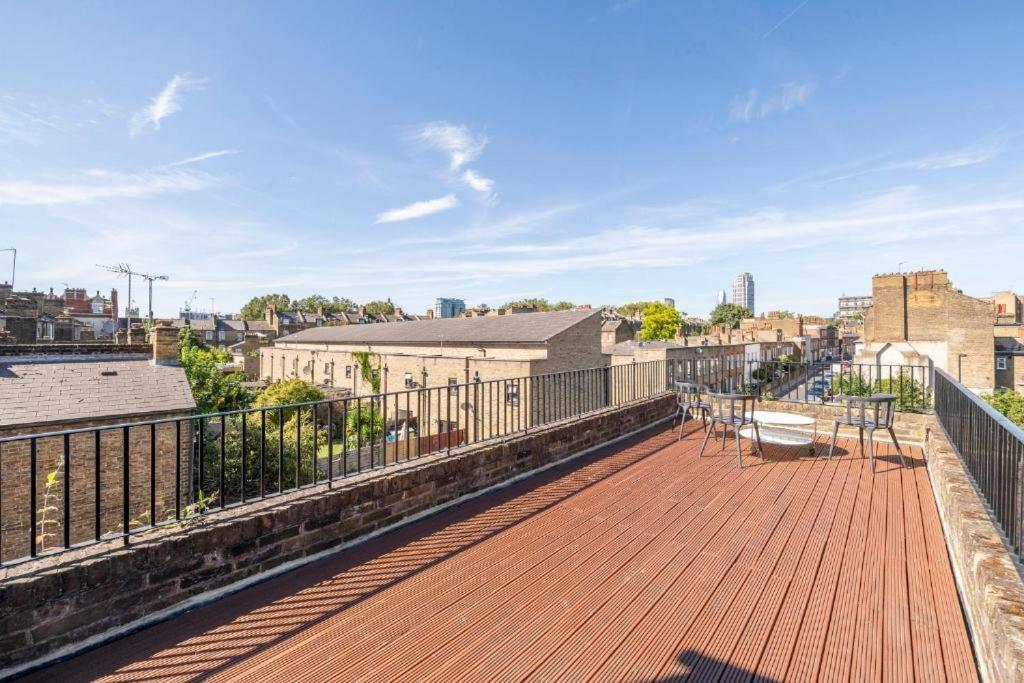 Apartment Luxury 4 Bedroom Flat With Stunning Shard View From Terrace In London! Next To Station, Sleeps 9 London