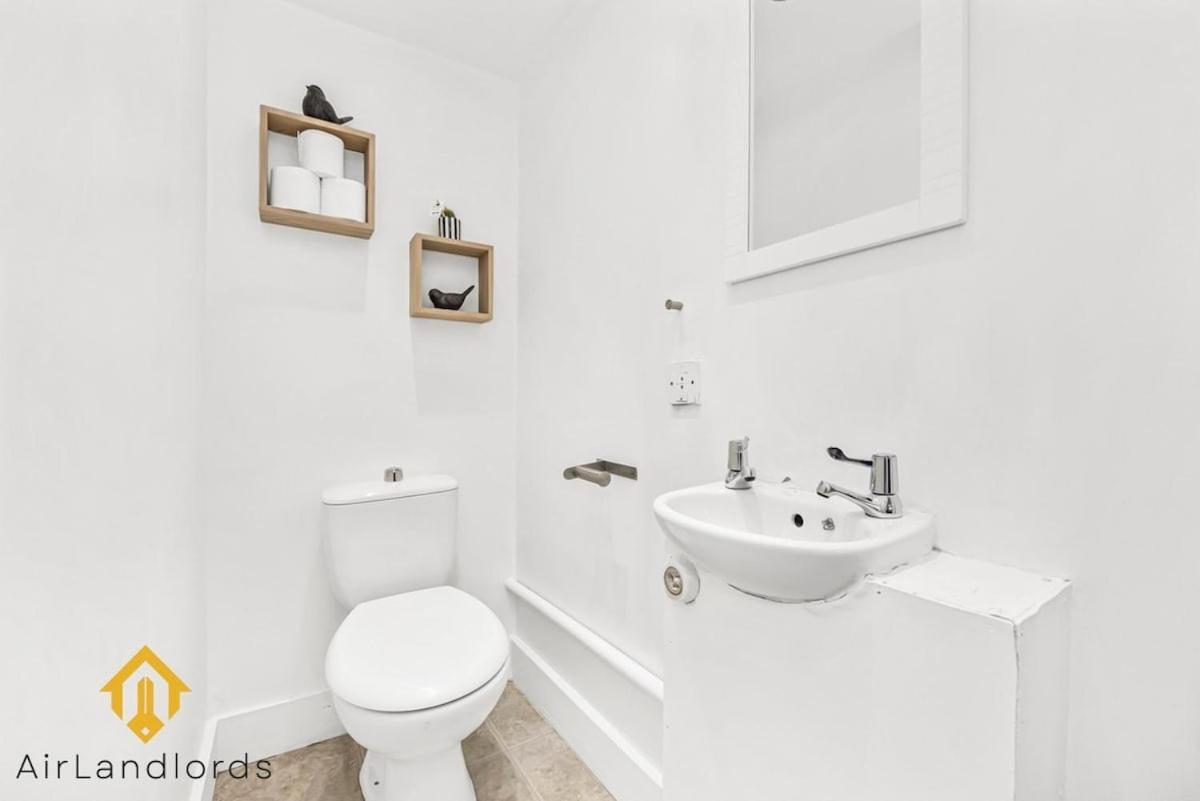Exclusive 2 Bedroom Flat Near In Shepherds Bush London