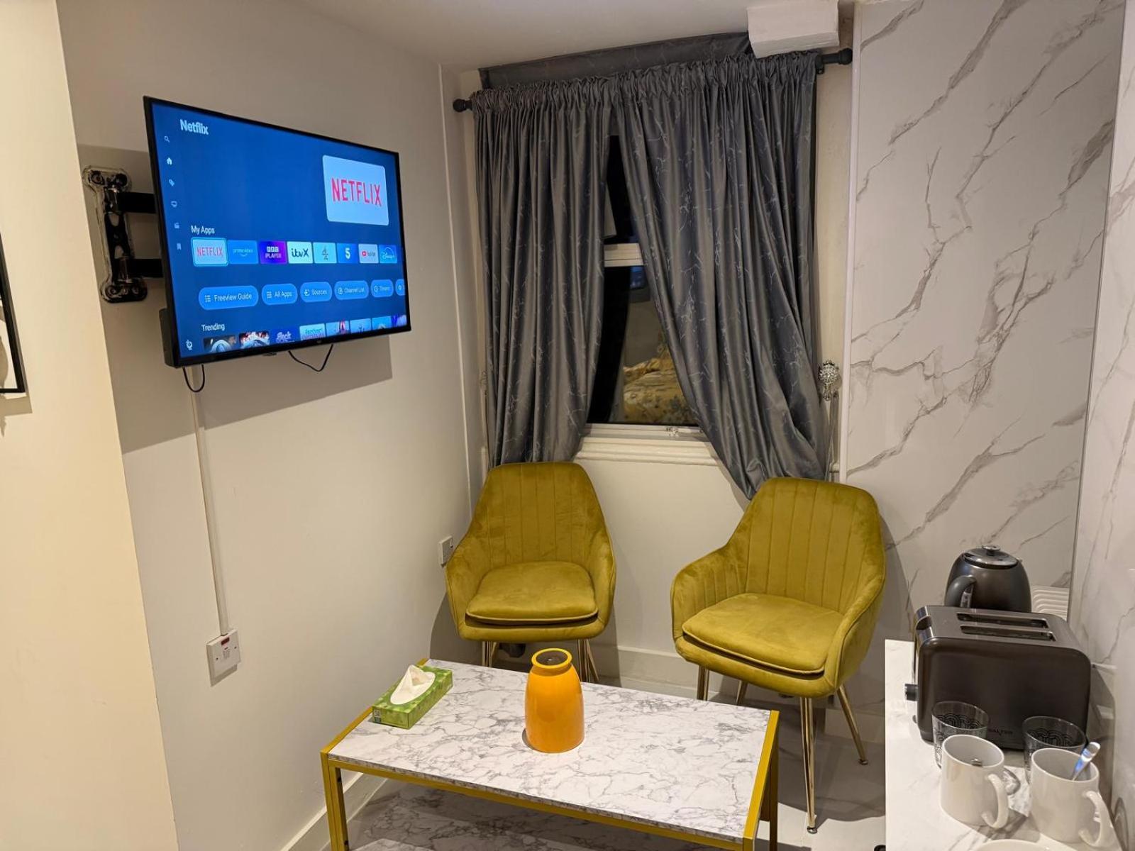 Homestay Luxury In Victoria, 7 Minutes Walk To Victoria Station, 1 London