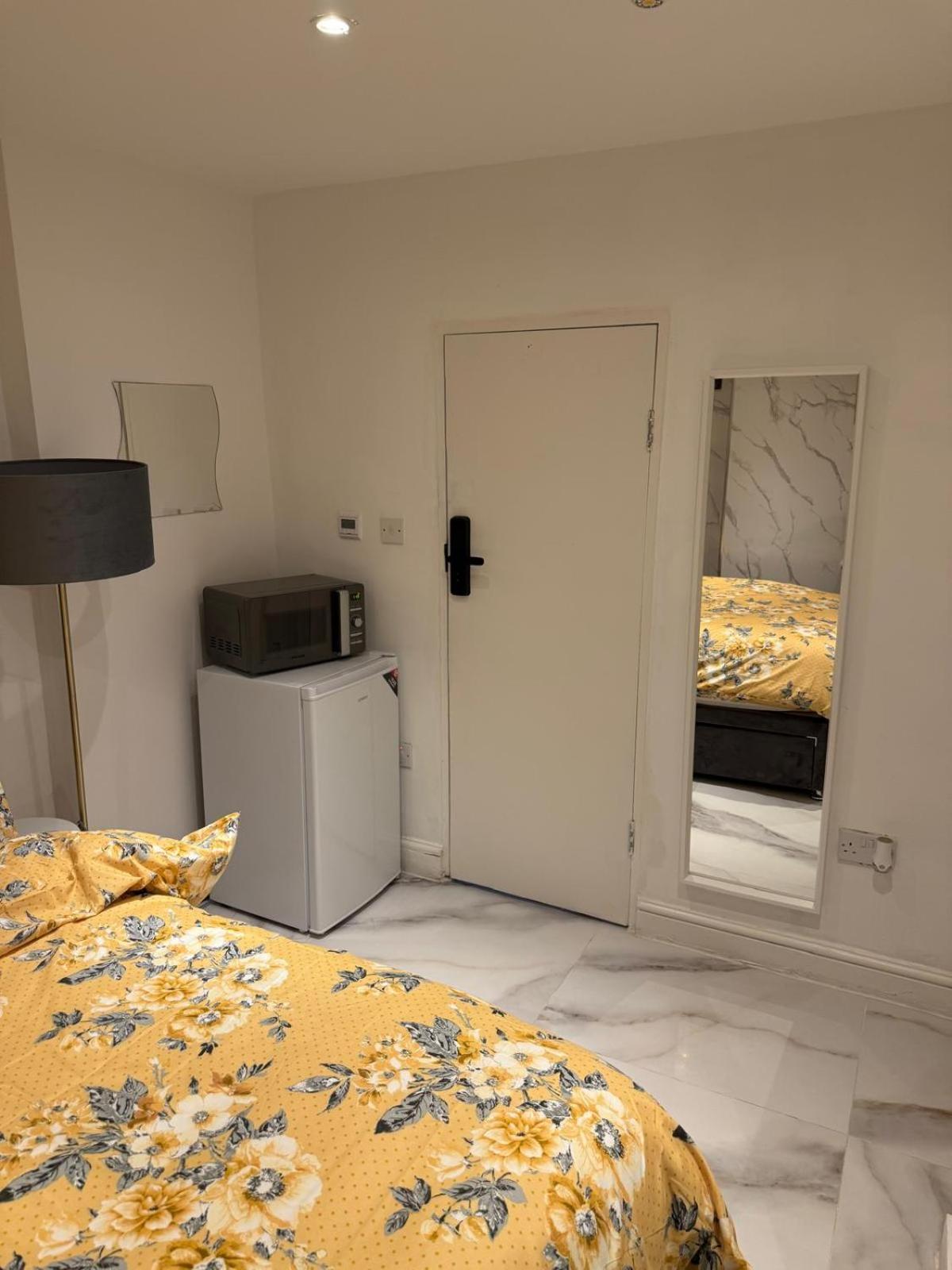 Luxury In Victoria, 7 Minutes Walk To Victoria Station, 1 Homestay London