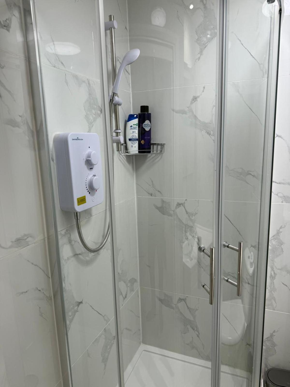 Homestay Luxury In Victoria, 7 Minutes Walk To Victoria Station, 1 London