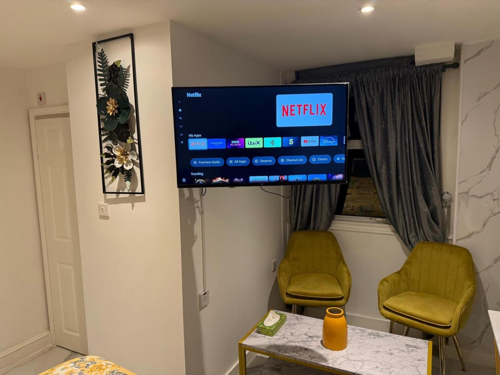 Luxury In Victoria, 7 Minutes Walk To Victoria Station, 1 *