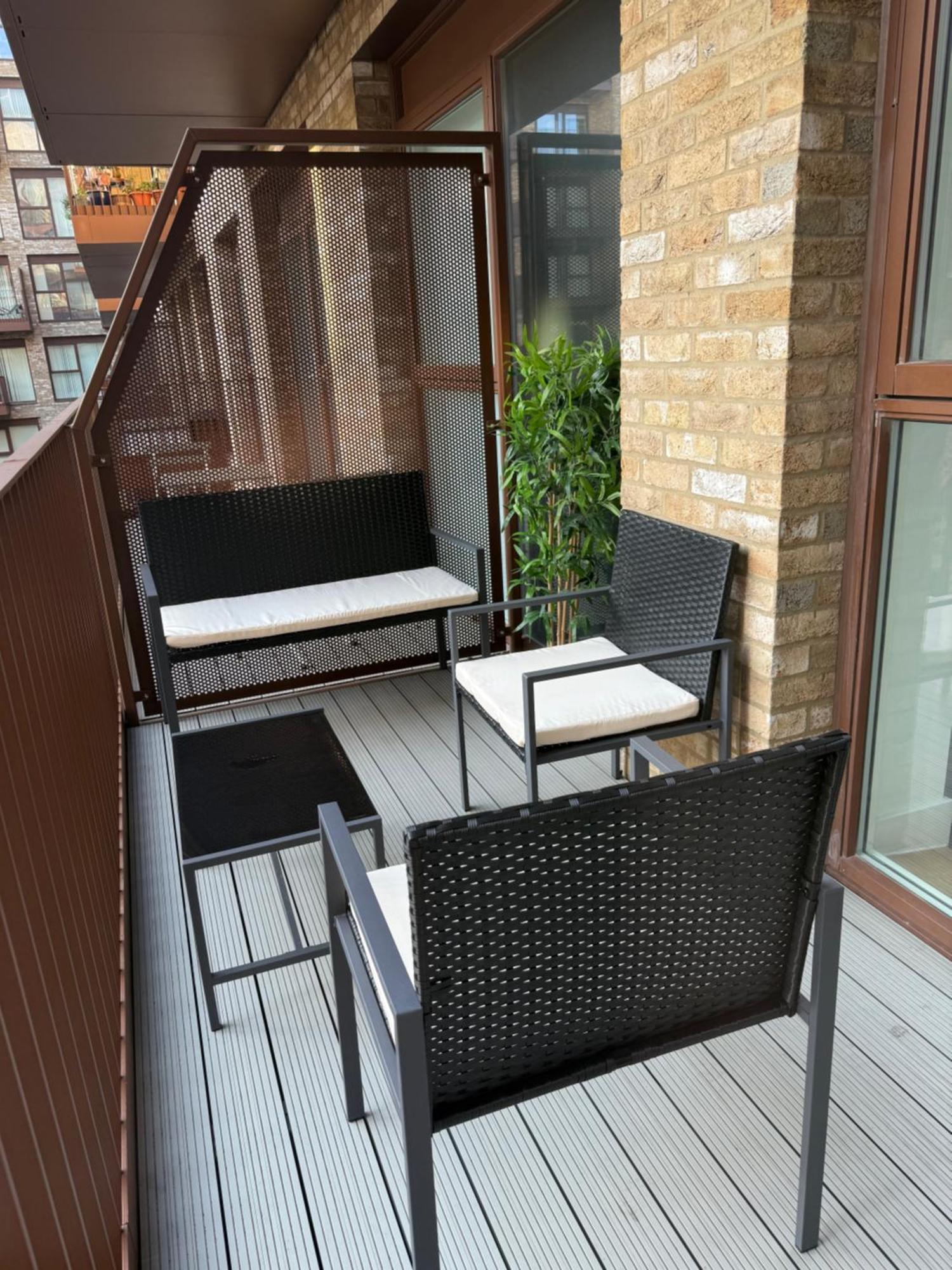 Stunning 2 Bed In Royal Wharf Next To Excel & Airport Appartement Londen