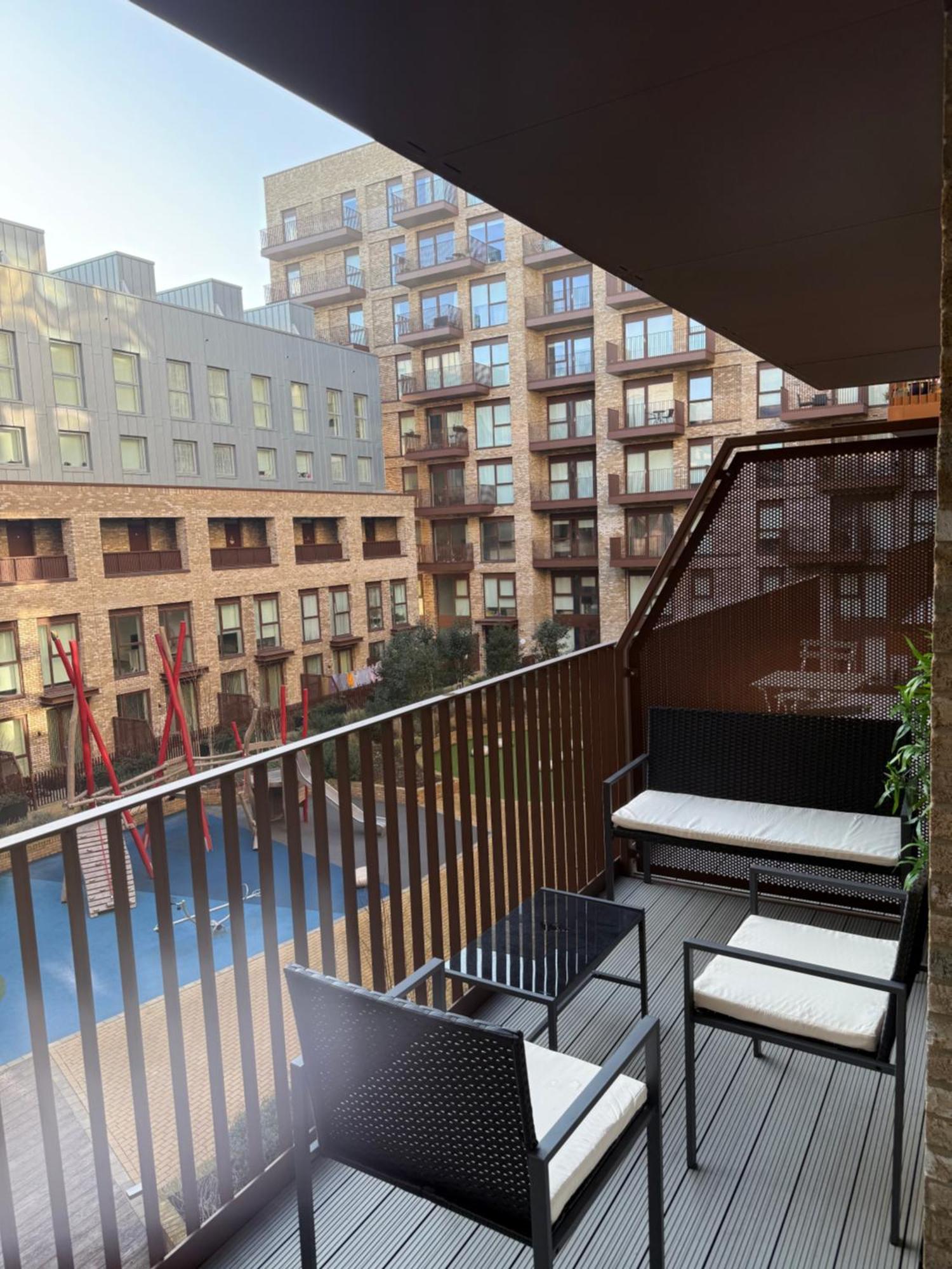 Stunning 2 Bed In Royal Wharf Next To Excel & Airport Apartment