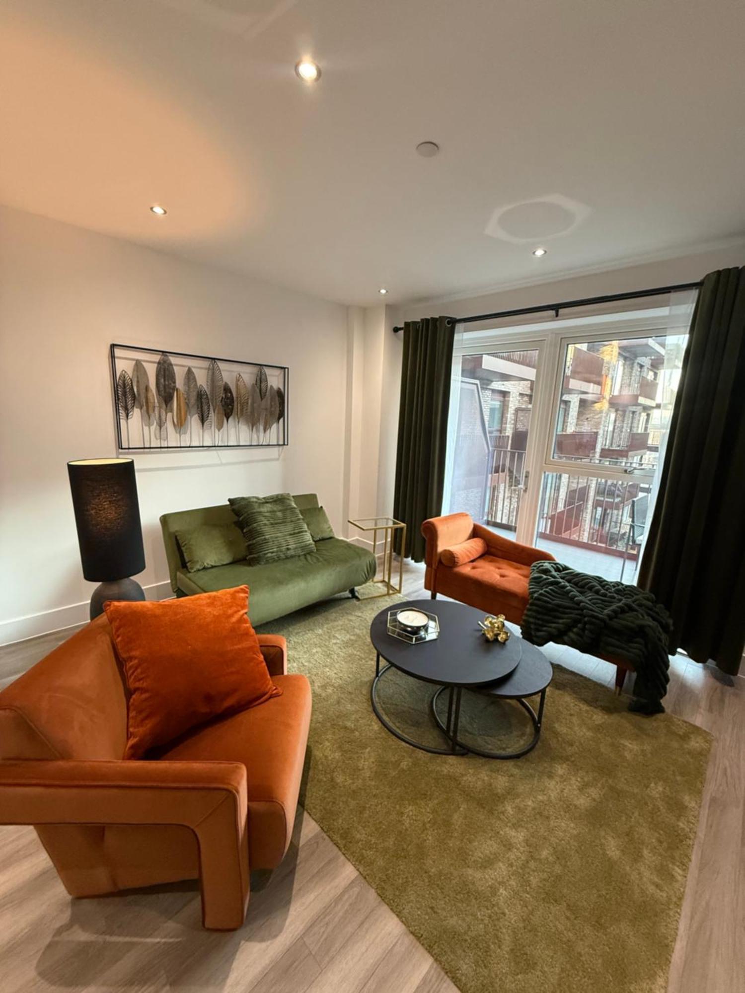 Stunning 2 Bed In Royal Wharf Next To Excel & Airport Appartement Londen
