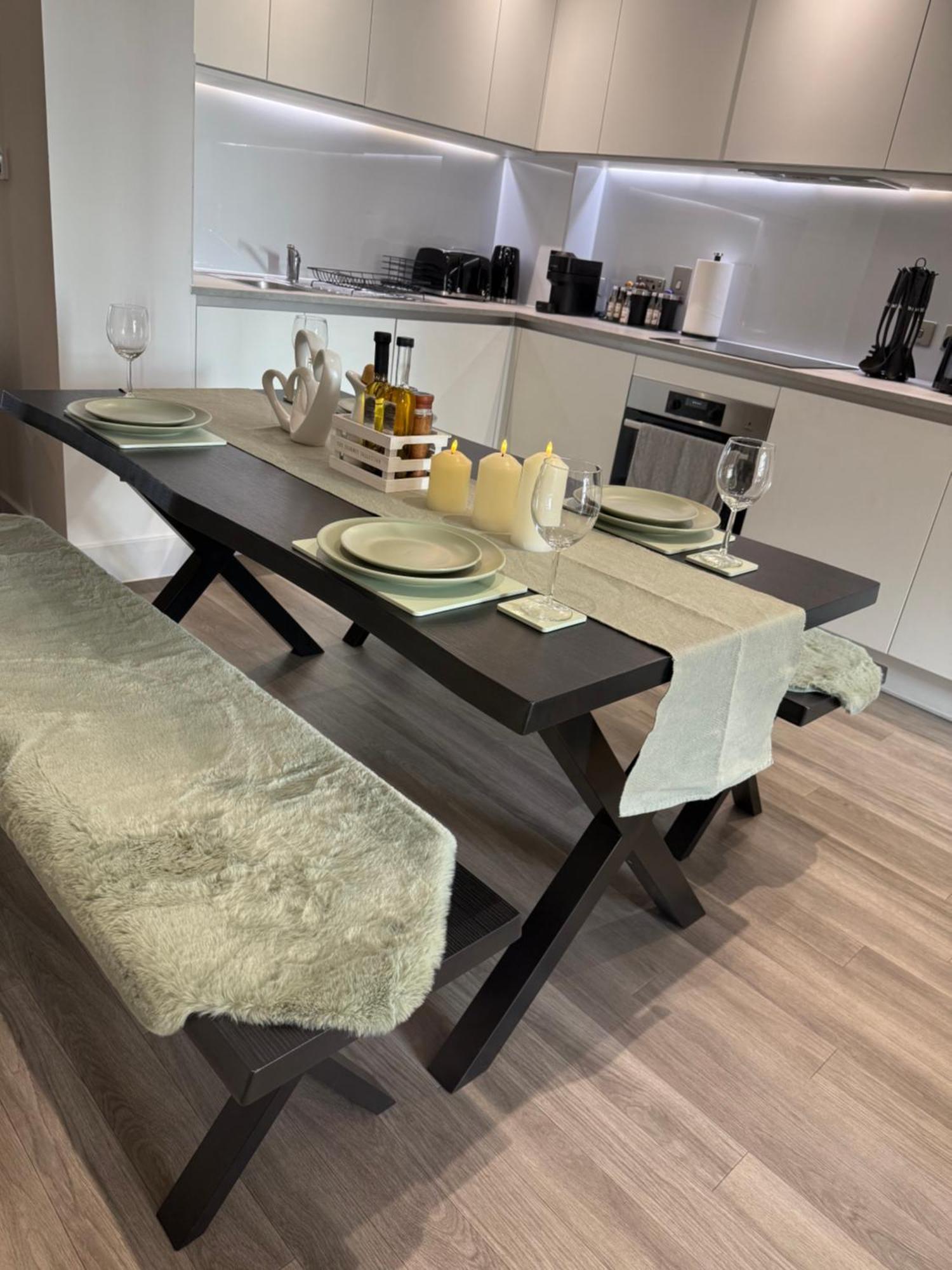 Stunning 2 Bed In Royal Wharf Next To Excel & Airport Apartment *
