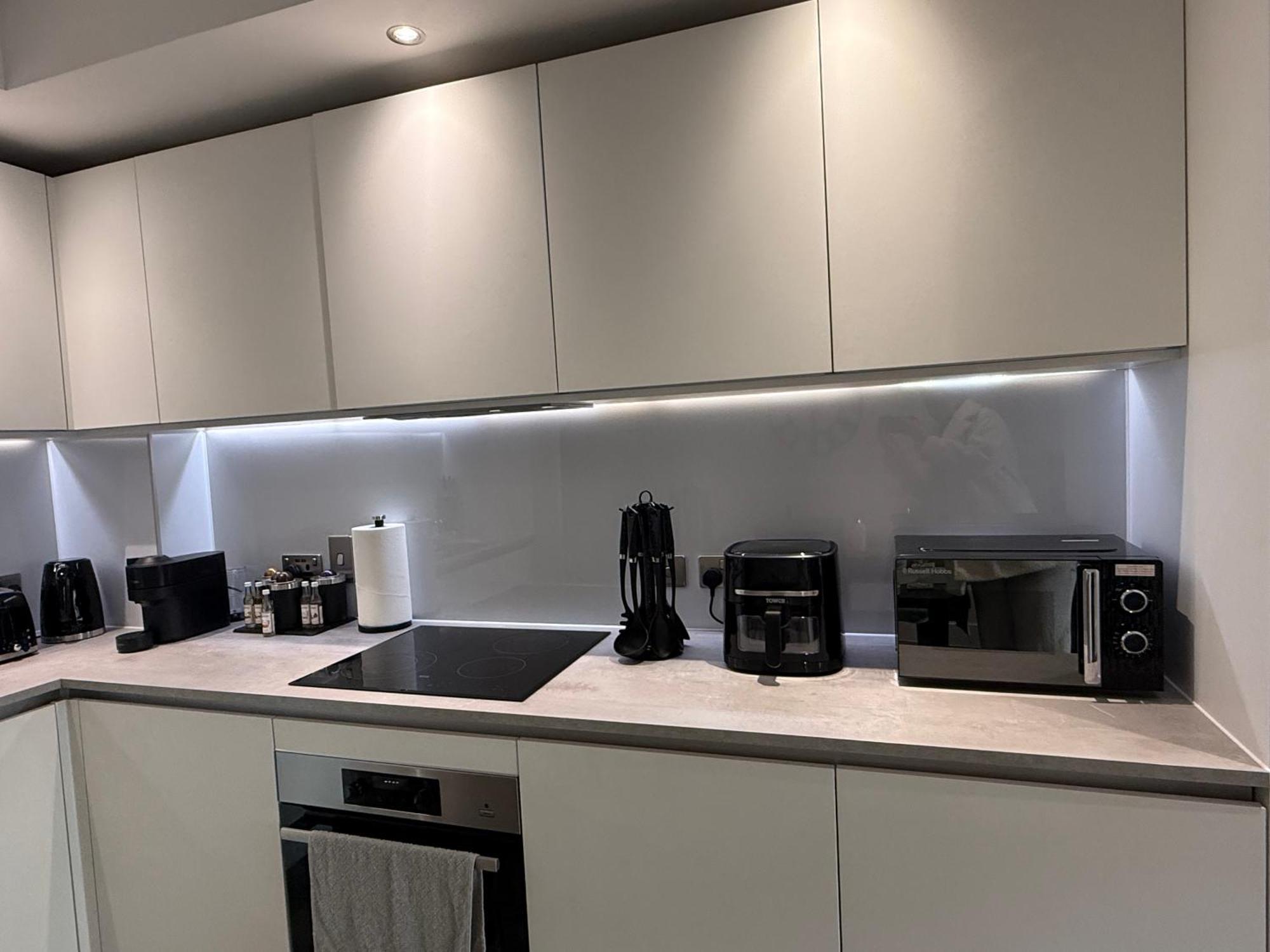 Stunning 2 Bed In Royal Wharf Next To Excel & Airport Appartement Londen