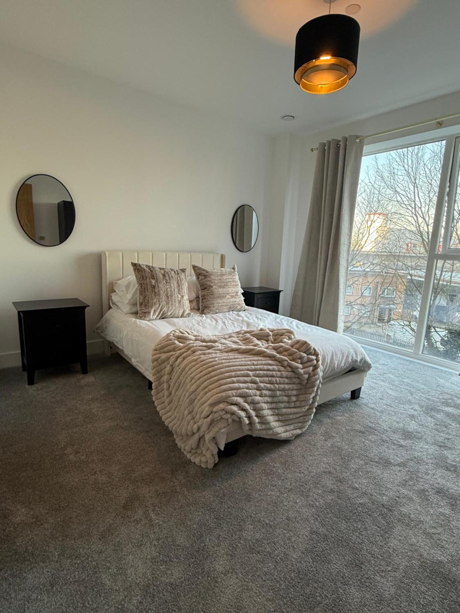 Stunning 2 Bed In Royal Wharf Next To Excel & Airport Appartement Londen