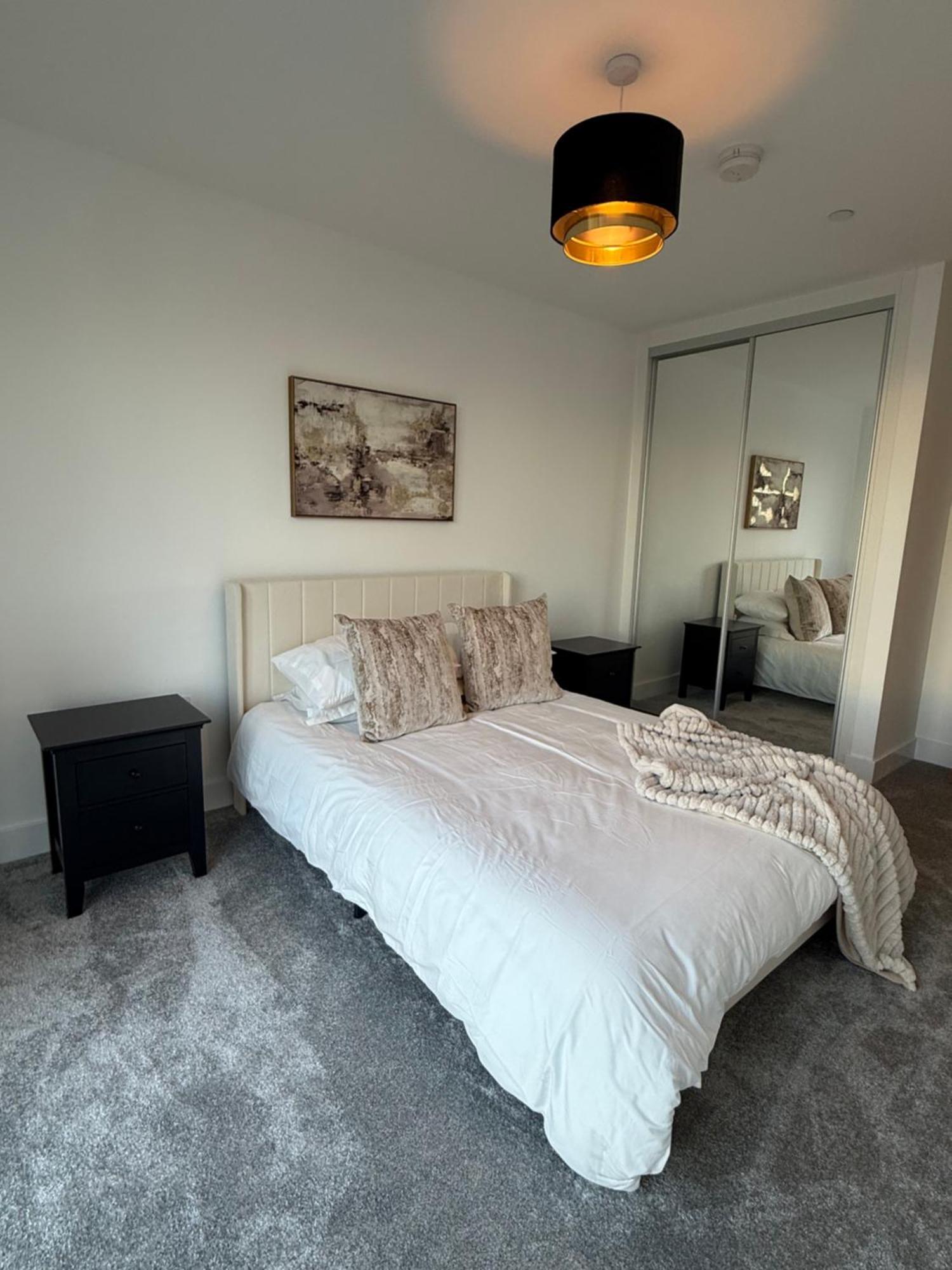 Stunning 2 Bed In Royal Wharf Next To Excel & Airport Apartment London