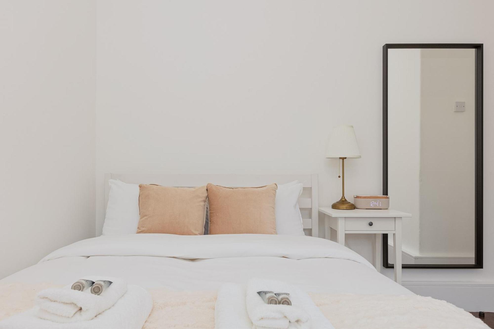 Lovely 3br Flat W Parking, 10min Homerton Station Apartment *