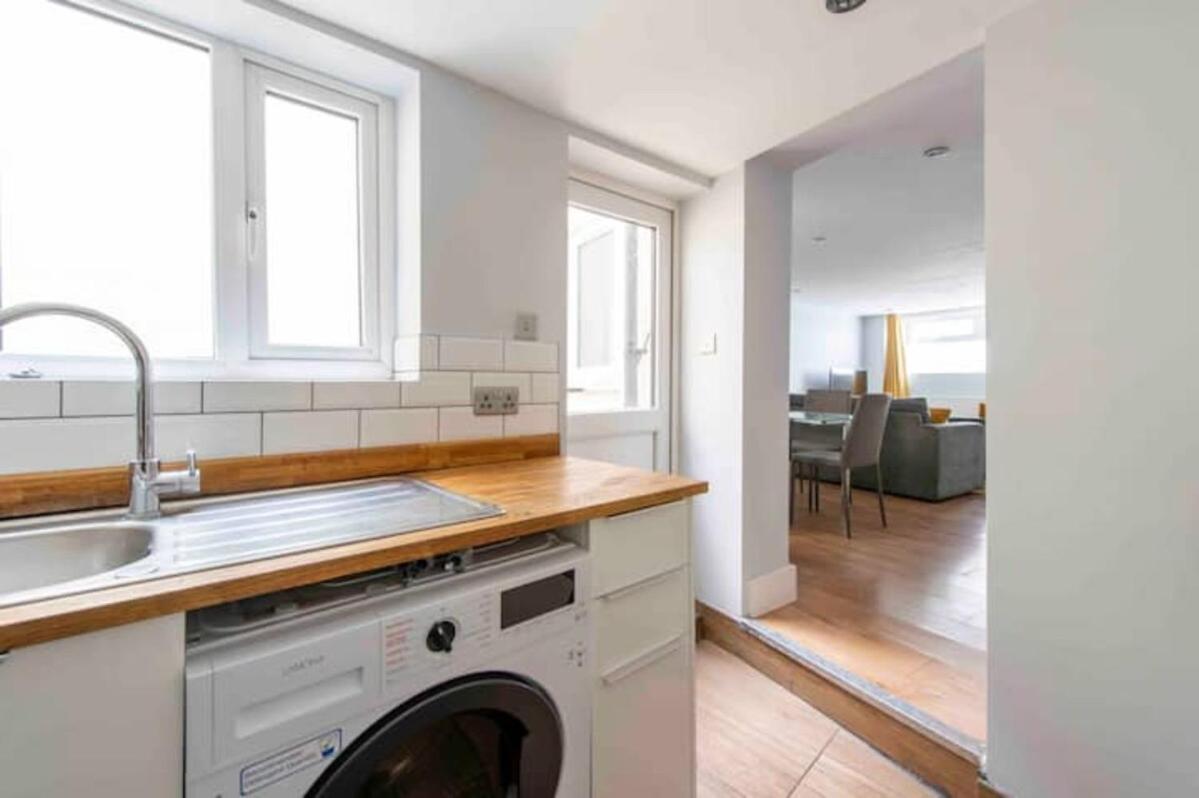 2 Bed House In Woolwich *