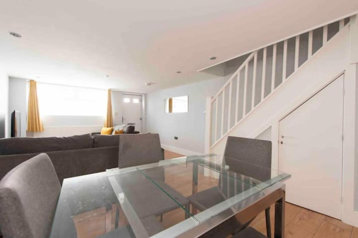 2 Bed House In Woolwich * London